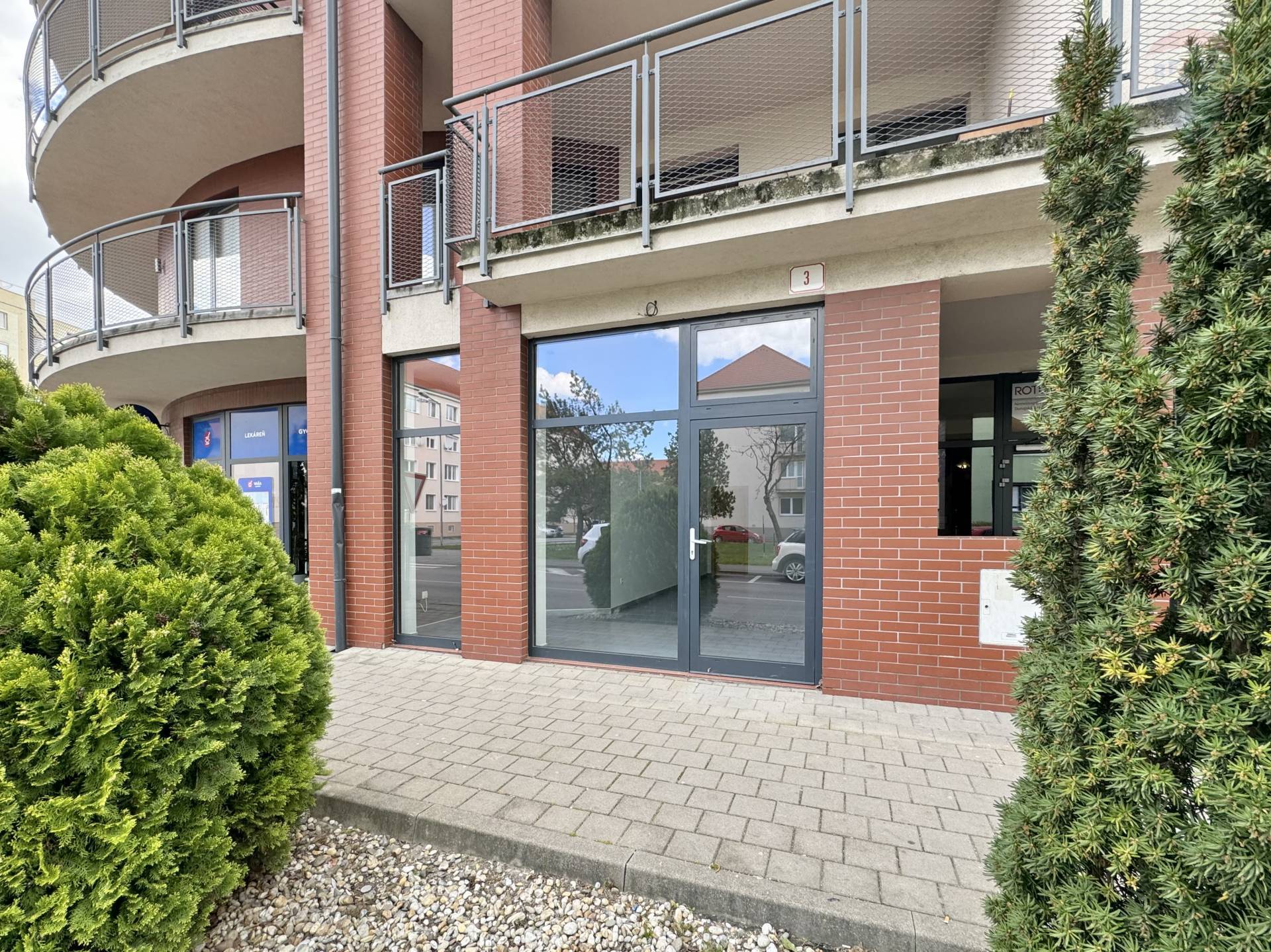 Prenájom: Komerčný priestor, Dunajská Streda, Nemesszegská ulica, centrum mesta, 34 m2