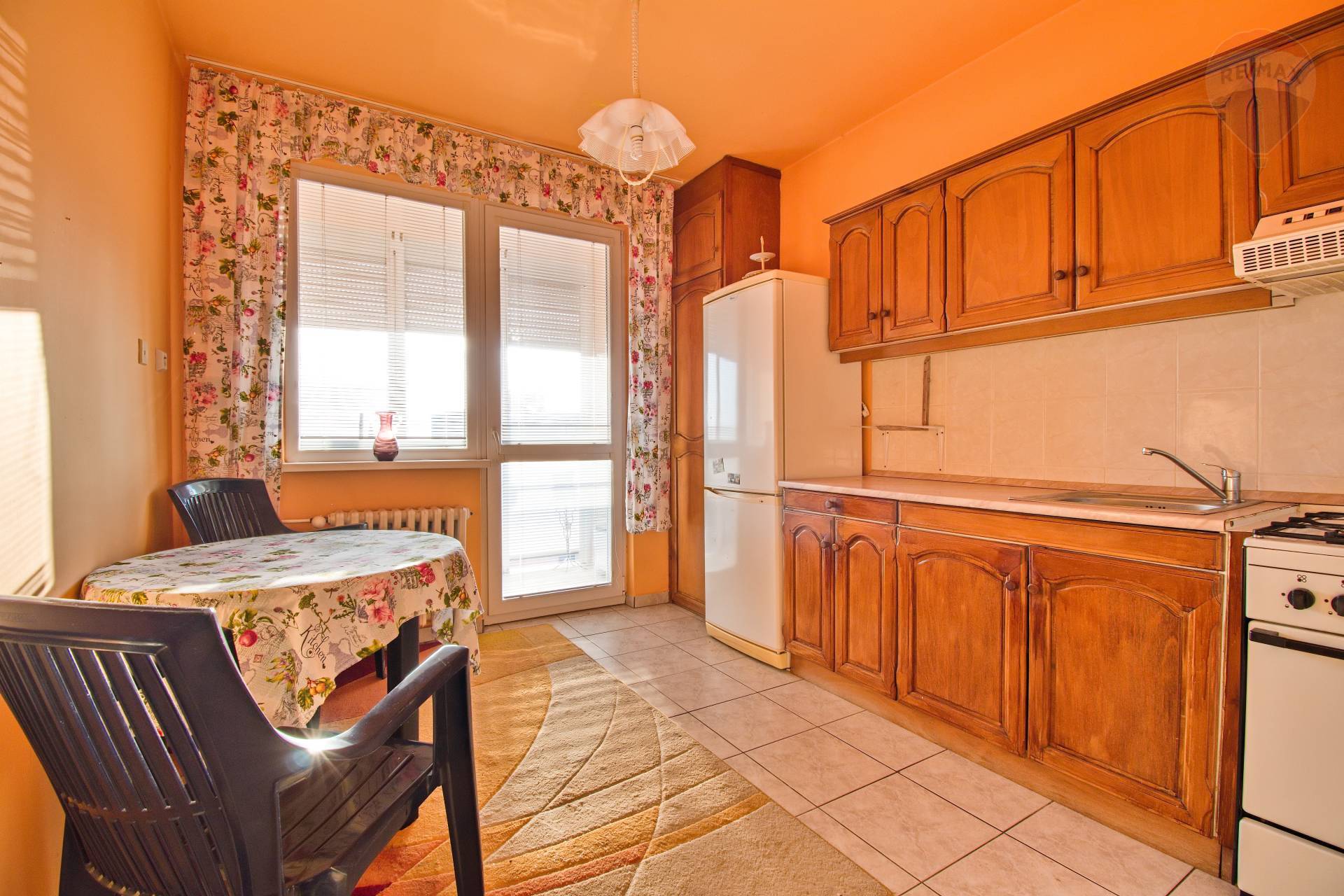 Na predaj 3 izbový byt, 76 m2, lodžia, stav po čiastočnej obnove, Veľký Meder