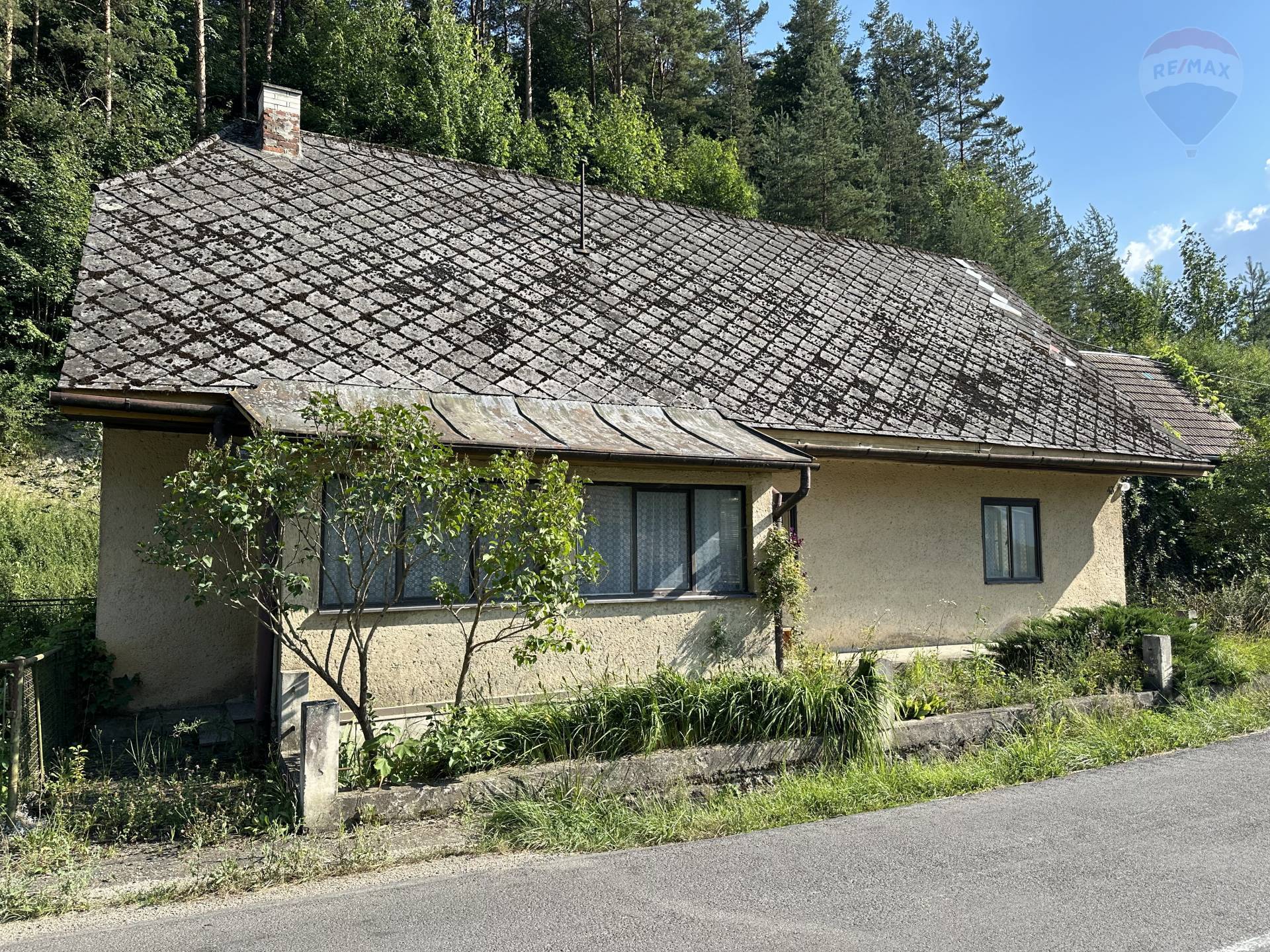 NA PREDAJ: Rodinný dom vhodný ako chalupa na samote s celoročným prístupom