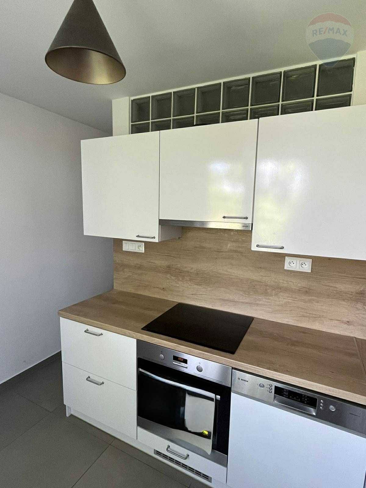 Prenájom bytu (3 izbový) 66 m2, Skalica  -