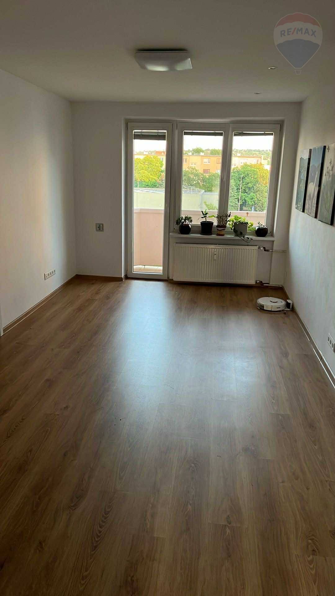 Prenájom bytu (3 izbový) 66 m2, Skalica  -