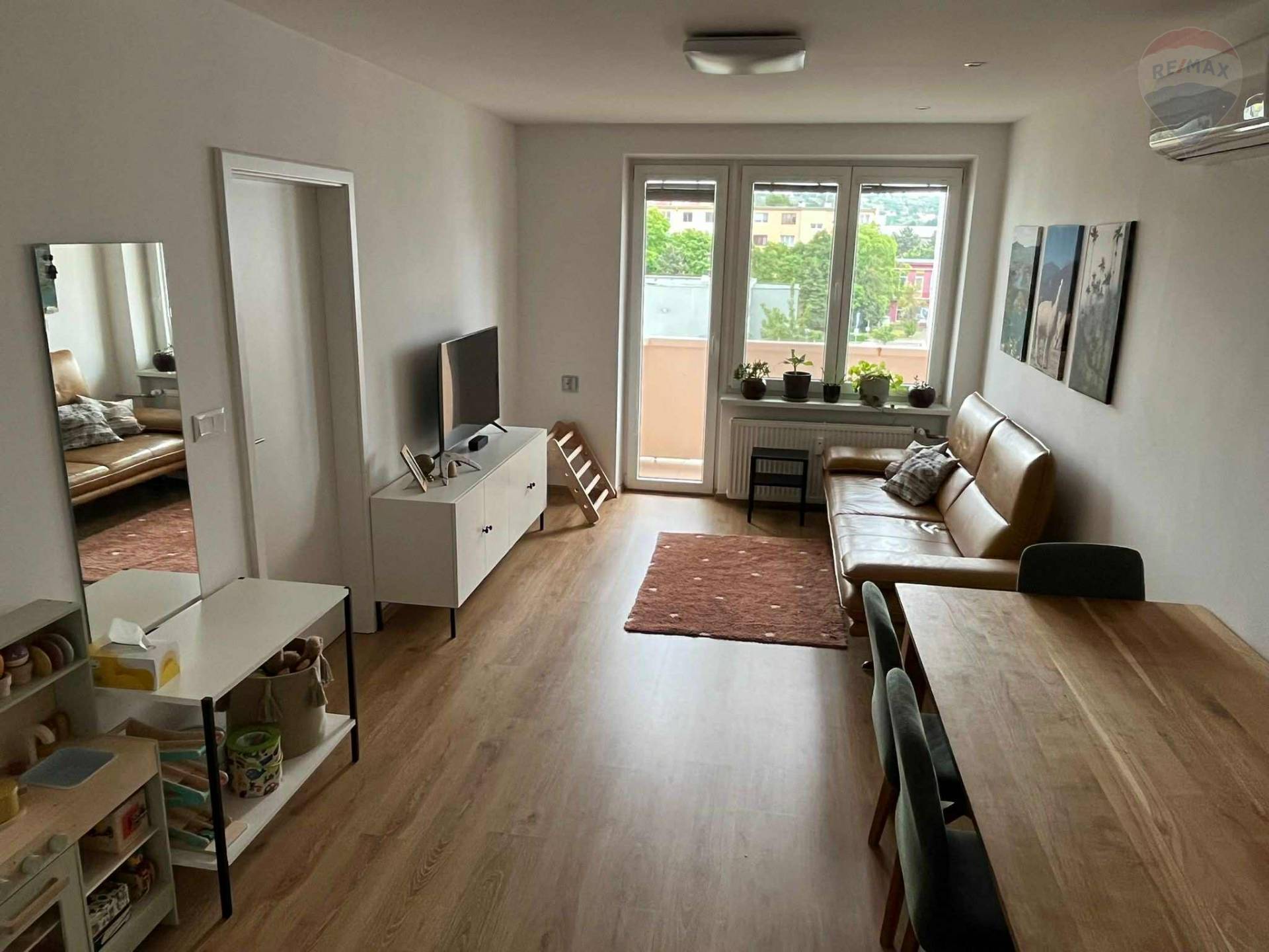 Prenájom bytu (3 izbový) 66 m2, Skalica  -