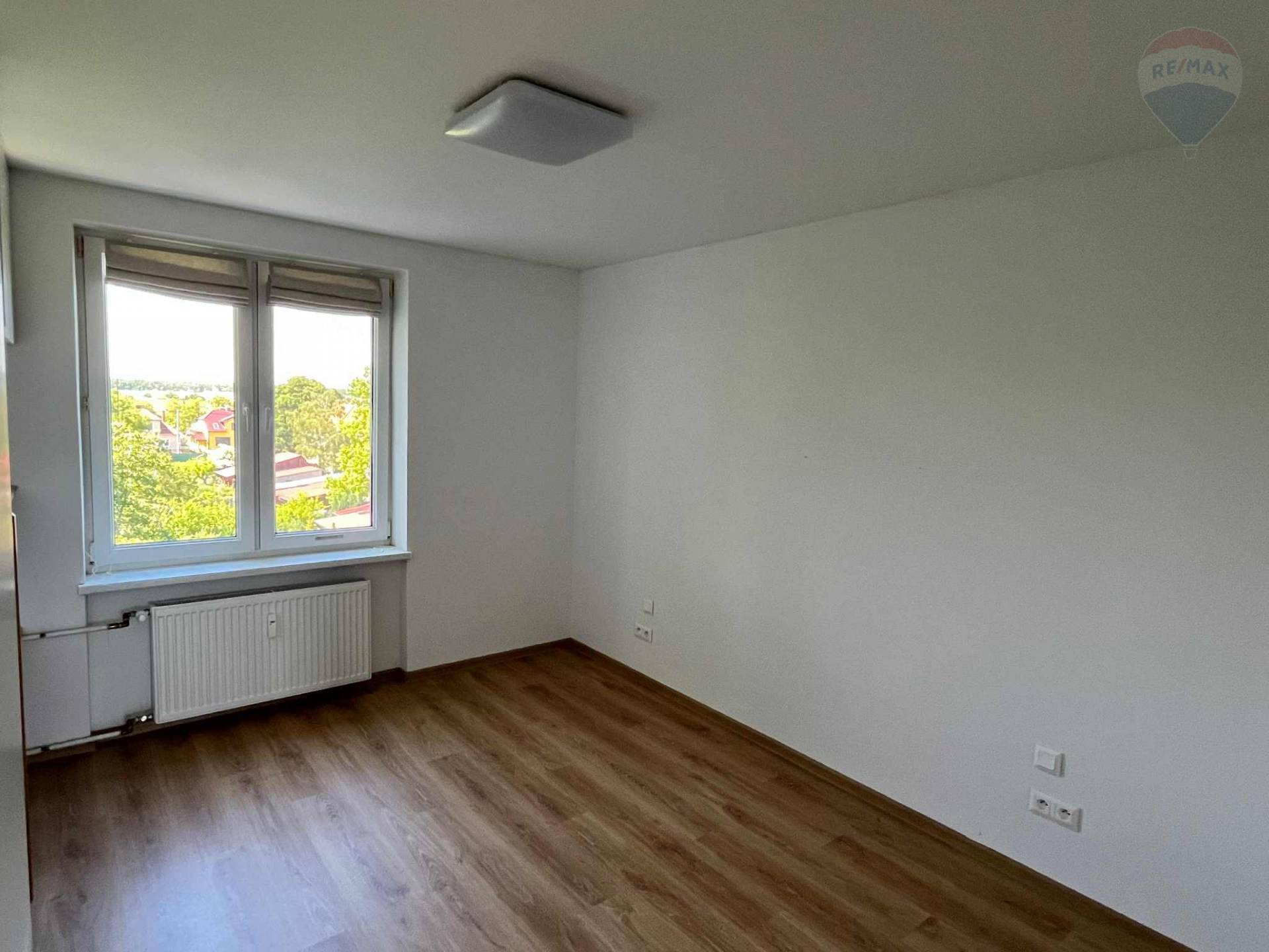Prenájom bytu (3 izbový) 66 m2, Skalica  -