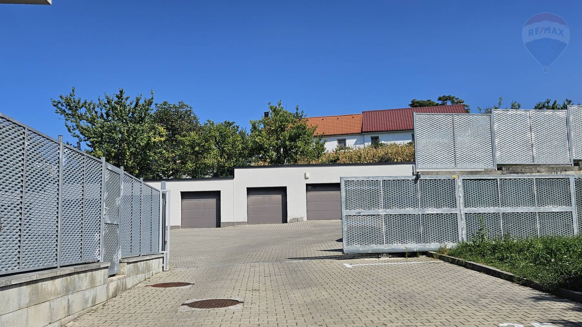 Na predaj garáž v Holíči - vo dvore polyfunkčného objektu SNP