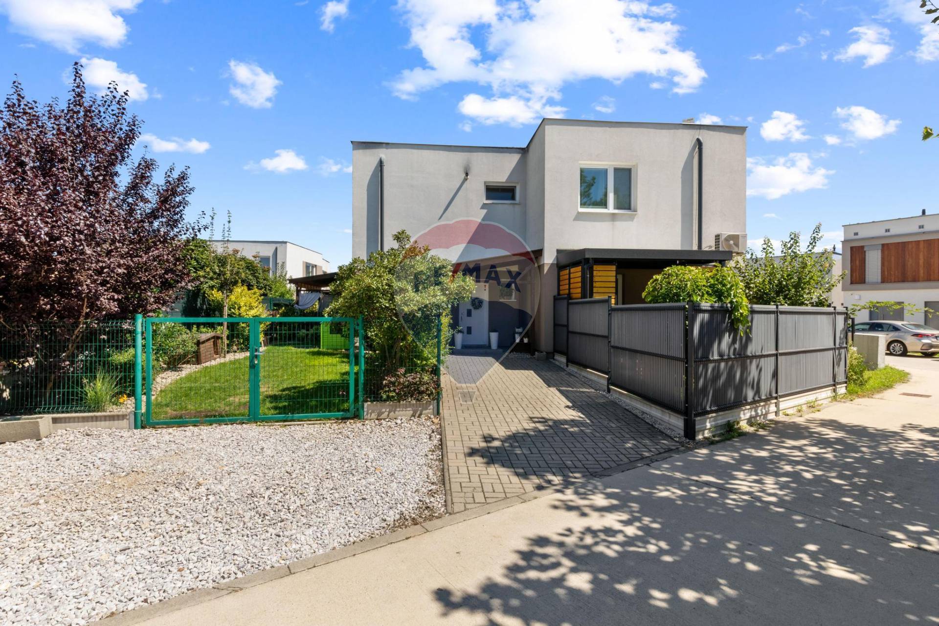 PREDAJ : 3 izbový mezonet 82 m2, novostavby, tereasa, záhrada 143 m2, Ivanka pri Dunaji.