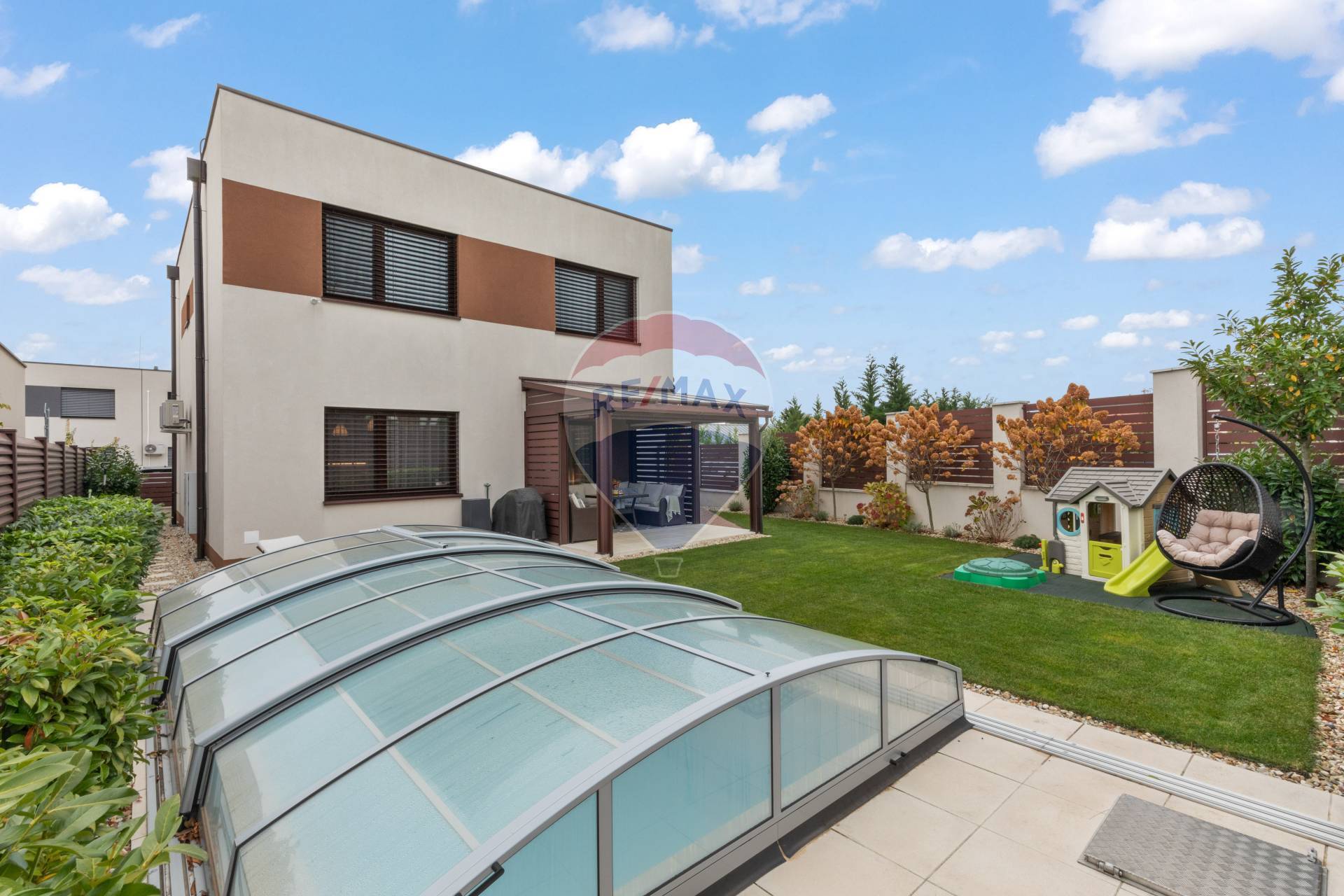 Predaj 5 izb. rodinného domu, novostavba, bazén, fotovoltika, priamo v meste Senec