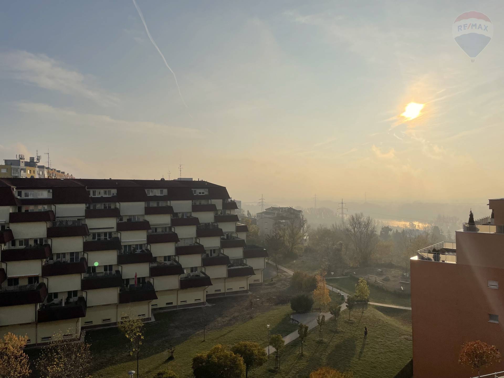 Na predaj zariadený 2i byt s terasou na Kresánkovej ulici v stave NOVÉHO BYTU