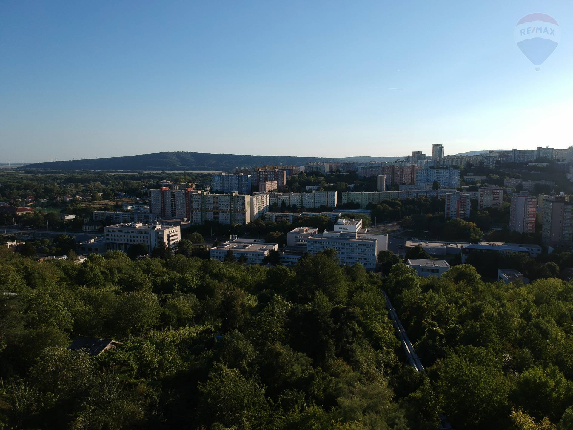 Stavebný pozemok na predaj 765 m2 nad Líščím údolím na Ulici Staré Grunty, Karlova Ves, BA IV.