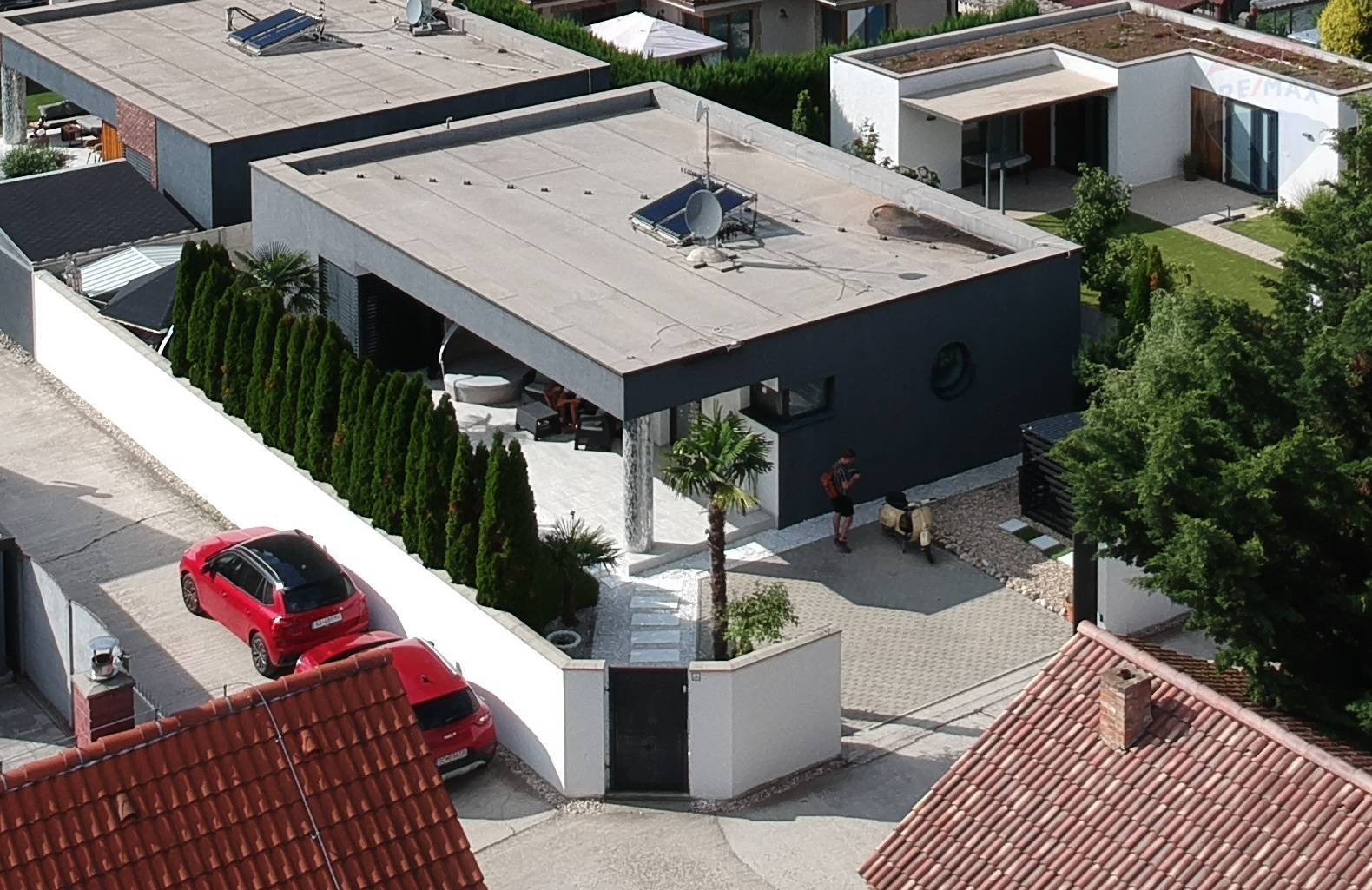 ŠTÝLOVÝ 4-IZBOVÝ DOM PRI JAZERE – NOVÉ KOŠARISKÁ, ROVINKA