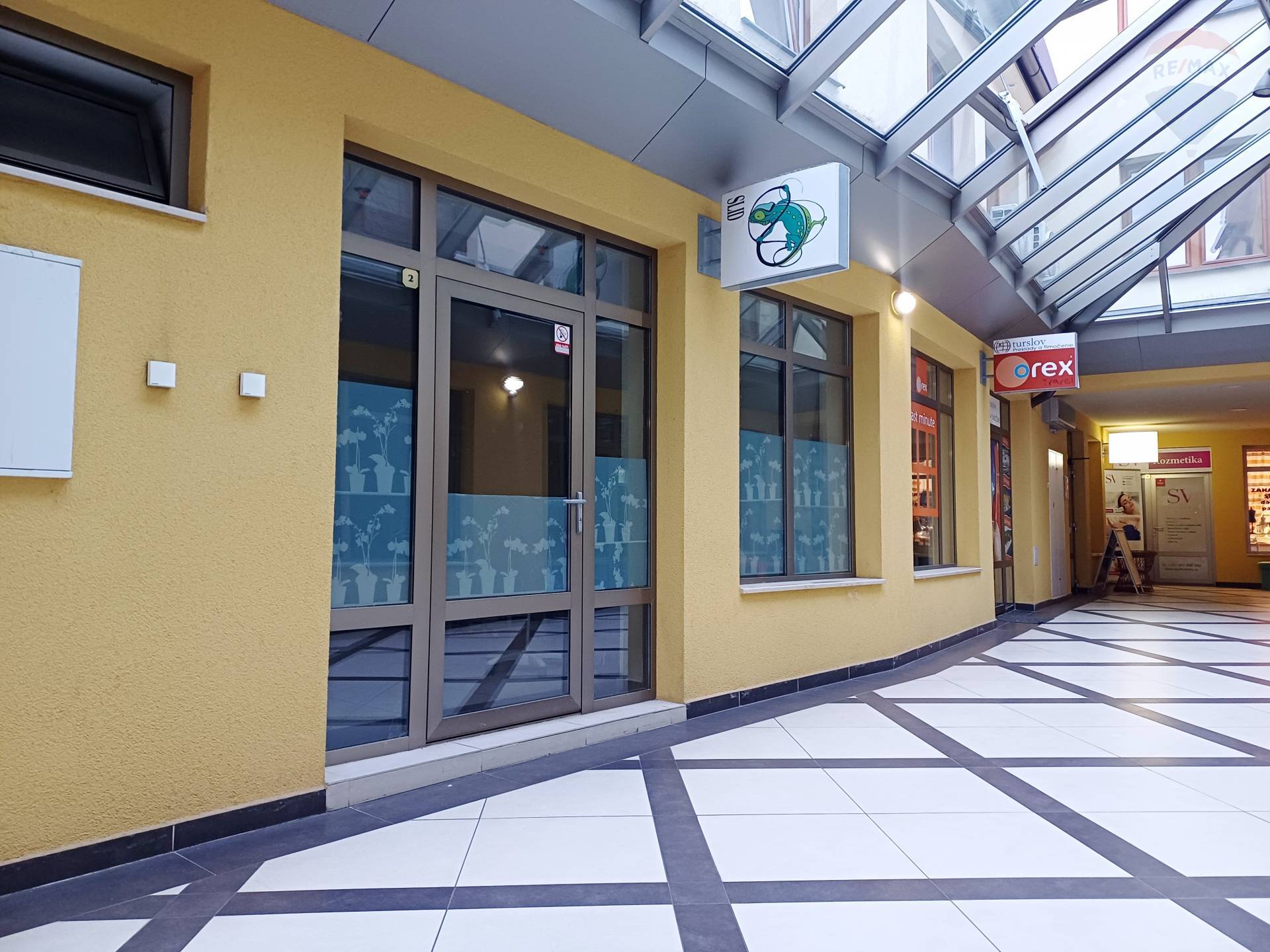 PRENÁJOM: obchodný priestor 22 m2, Obchodná ulica