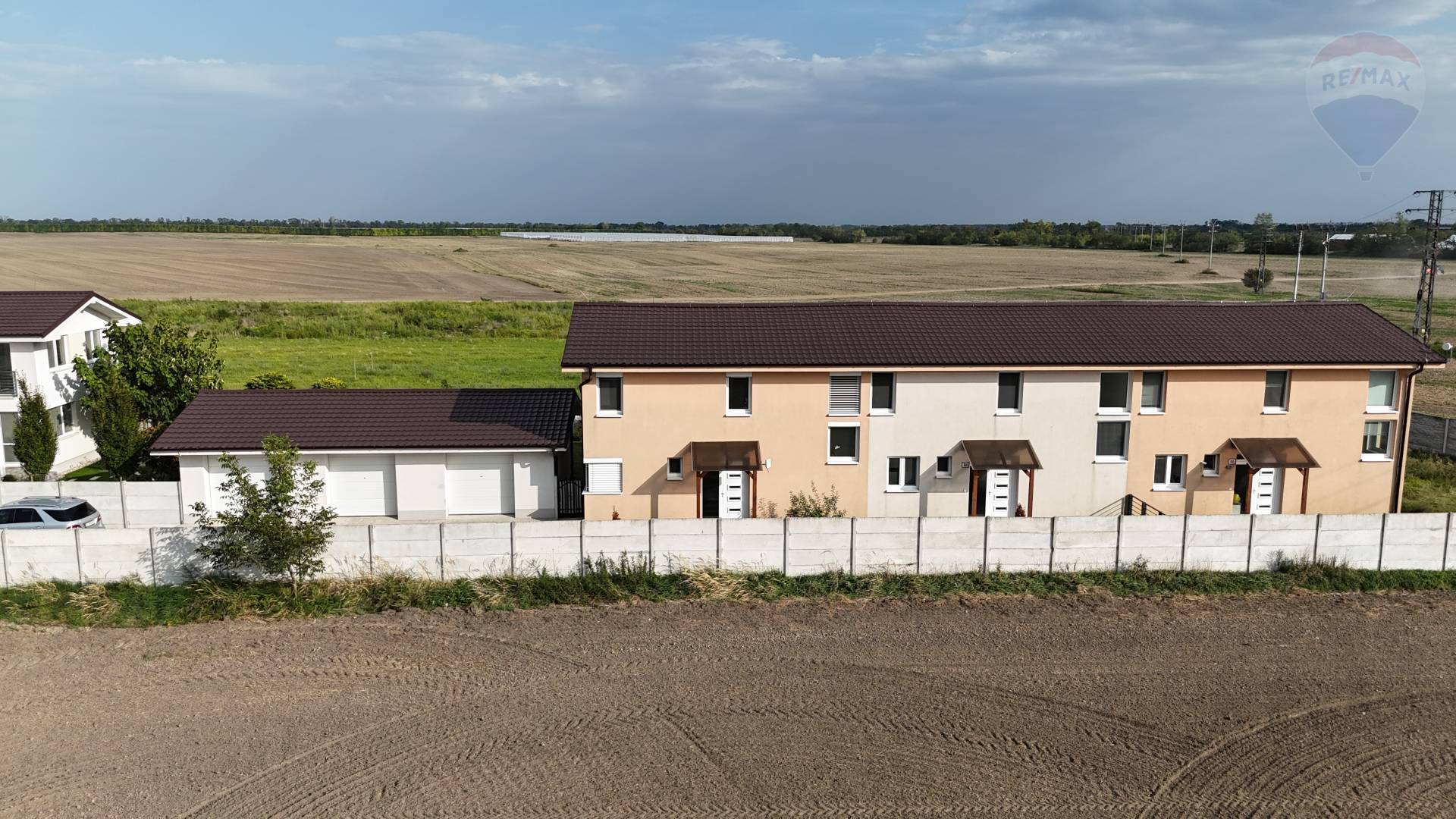 4 IZBOVÝ 130m² RODINNÝ DOM V TROJDOME S GARÁŽOU, ZÁHRADOU V SÚKROMNOM AREÁLI V DUNAJSKEJ LUŽNEJ
