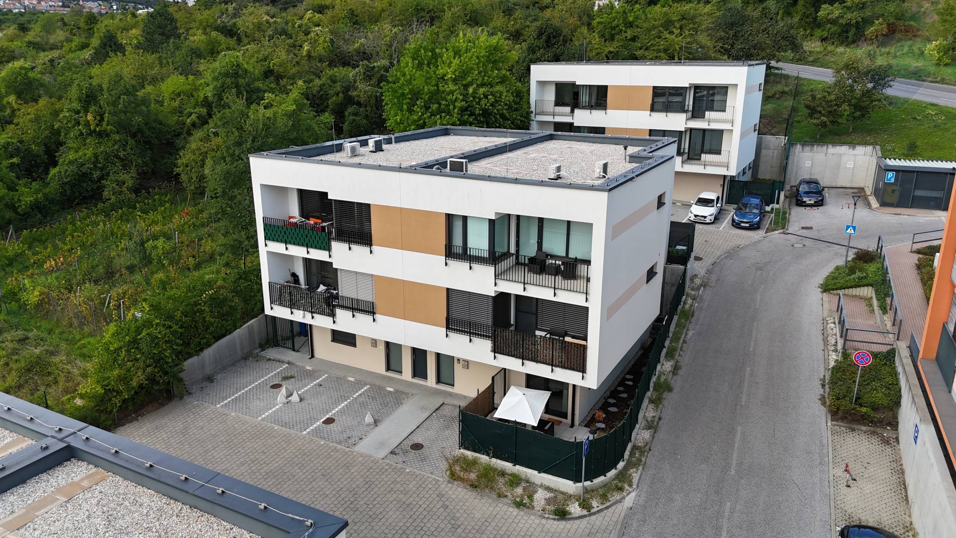 NA PREDAJ 3 IZBOVÝ BYT S PREDZÁHRADKOU – STARÉ GRUNTY, KARLOVA VES, BRATISLAVA