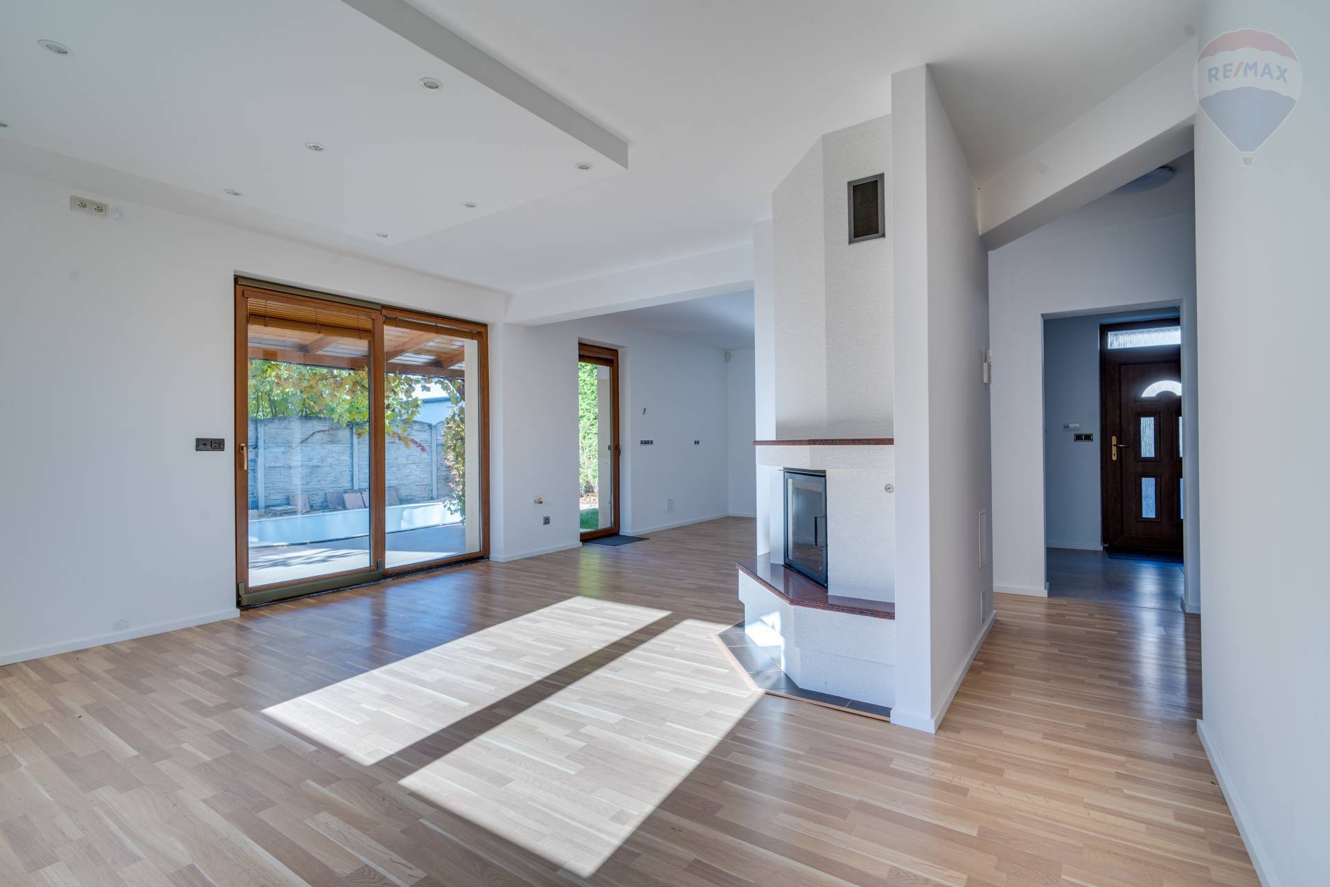 Predaj domu 195 m2, Malinovo  -  6-izbový rodinný dom s dvojgarážou v Malinove