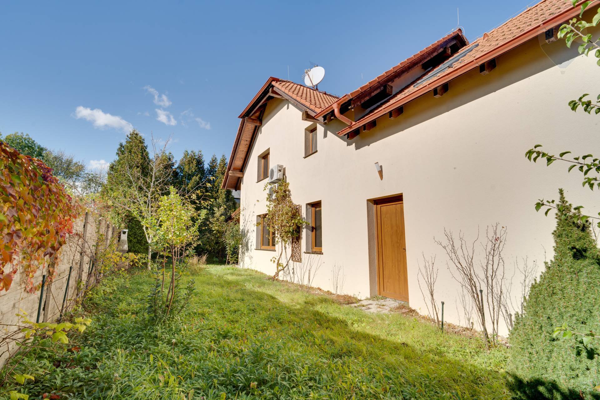 Predaj domu 195 m2, Malinovo  -  6-izbový rodinný dom s dvojgarážou v Malinove