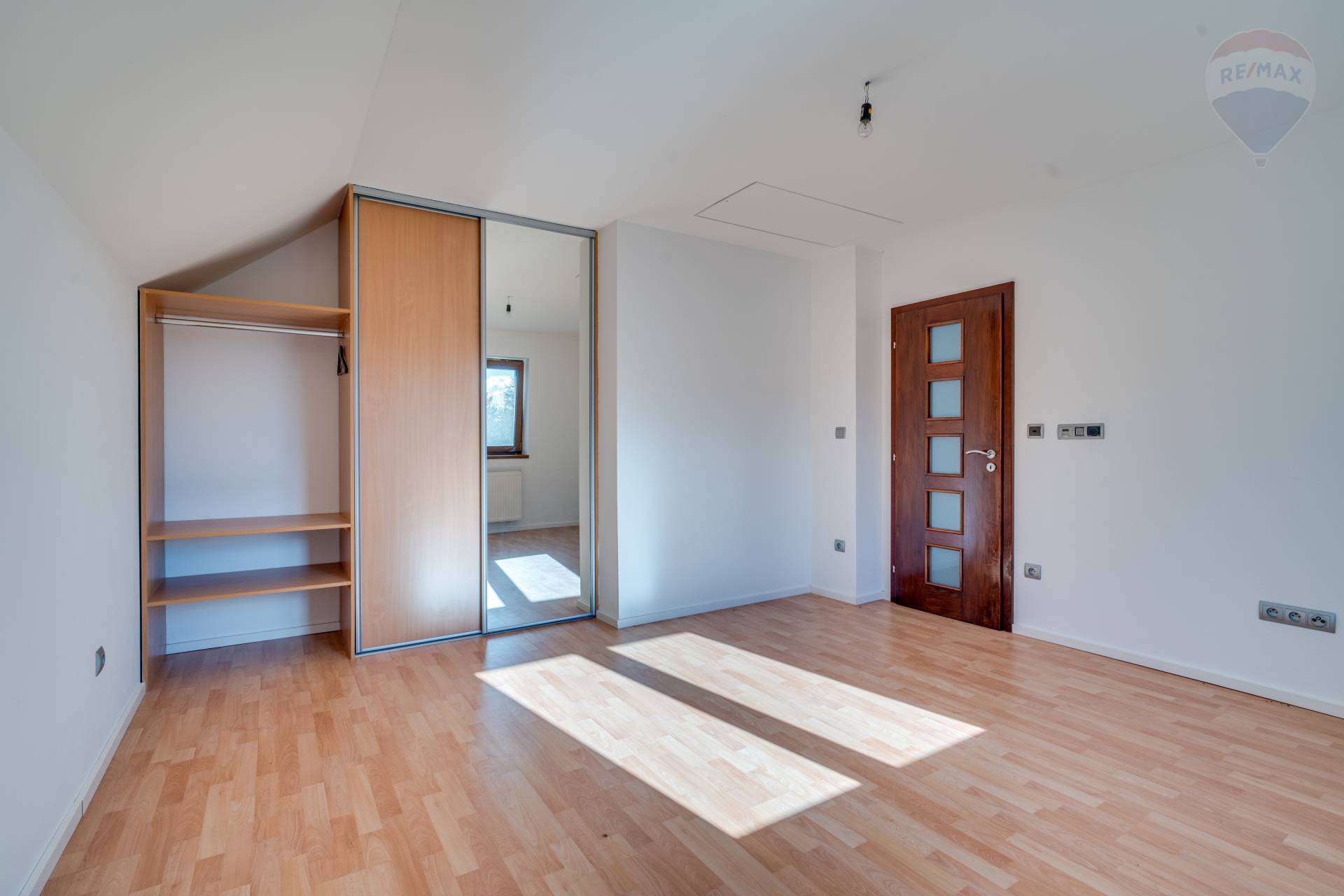 Predaj domu 195 m2, Malinovo  -  6-izbový rodinný dom s dvojgarážou v Malinove