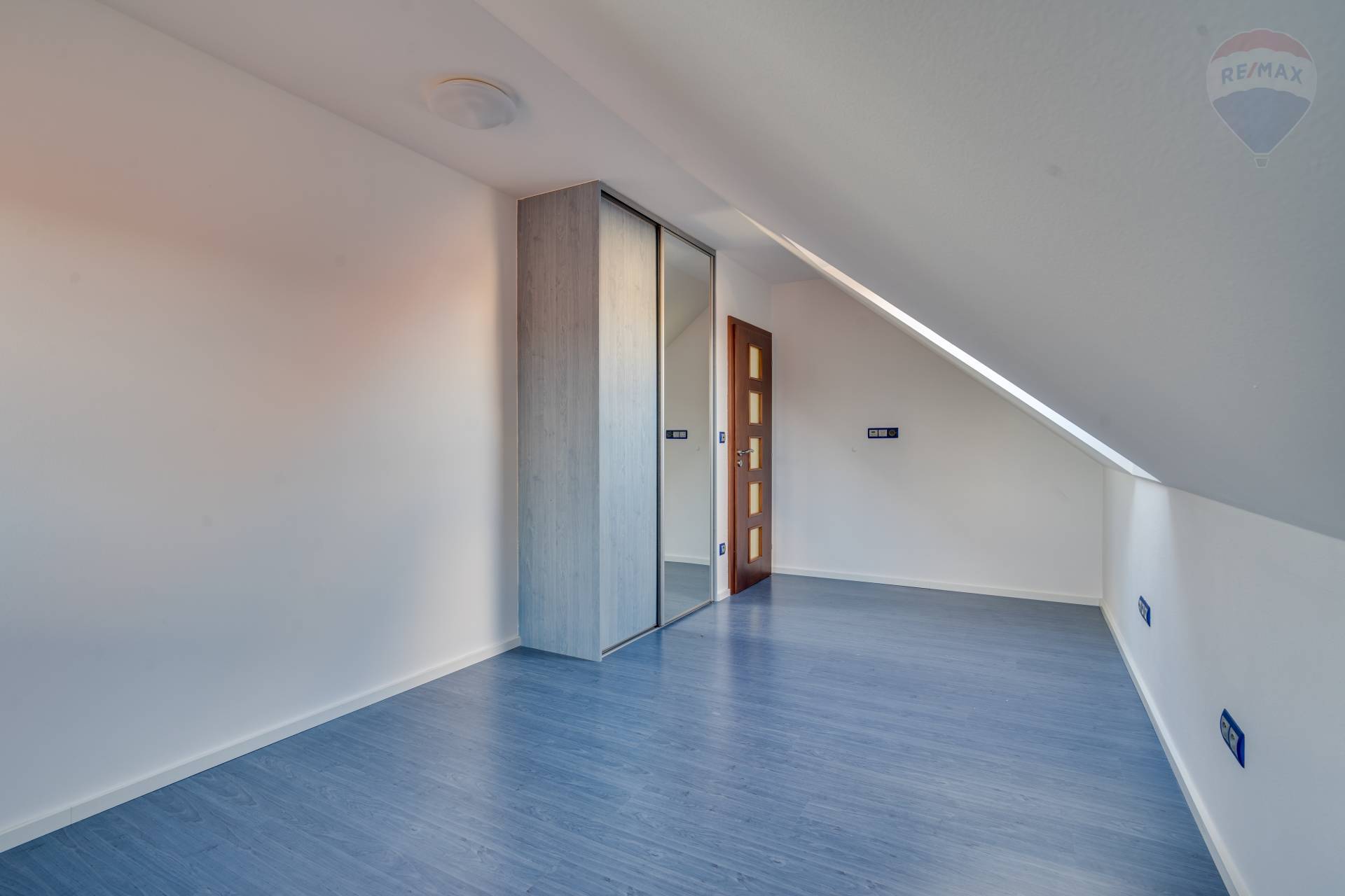 Predaj domu 195 m2, Malinovo  -  6-izbový rodinný dom s dvojgarážou v Malinove