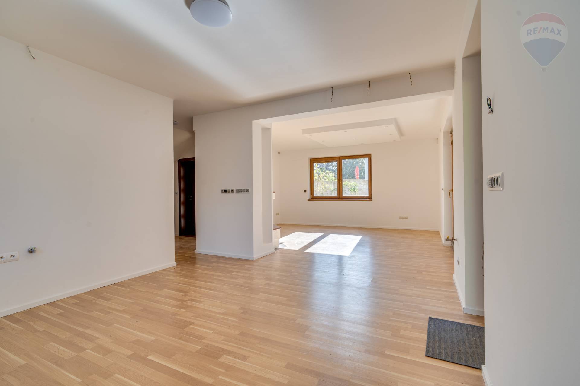 Predaj domu 195 m2, Malinovo  -  6-izbový rodinný dom s dvojgarážou v Malinove