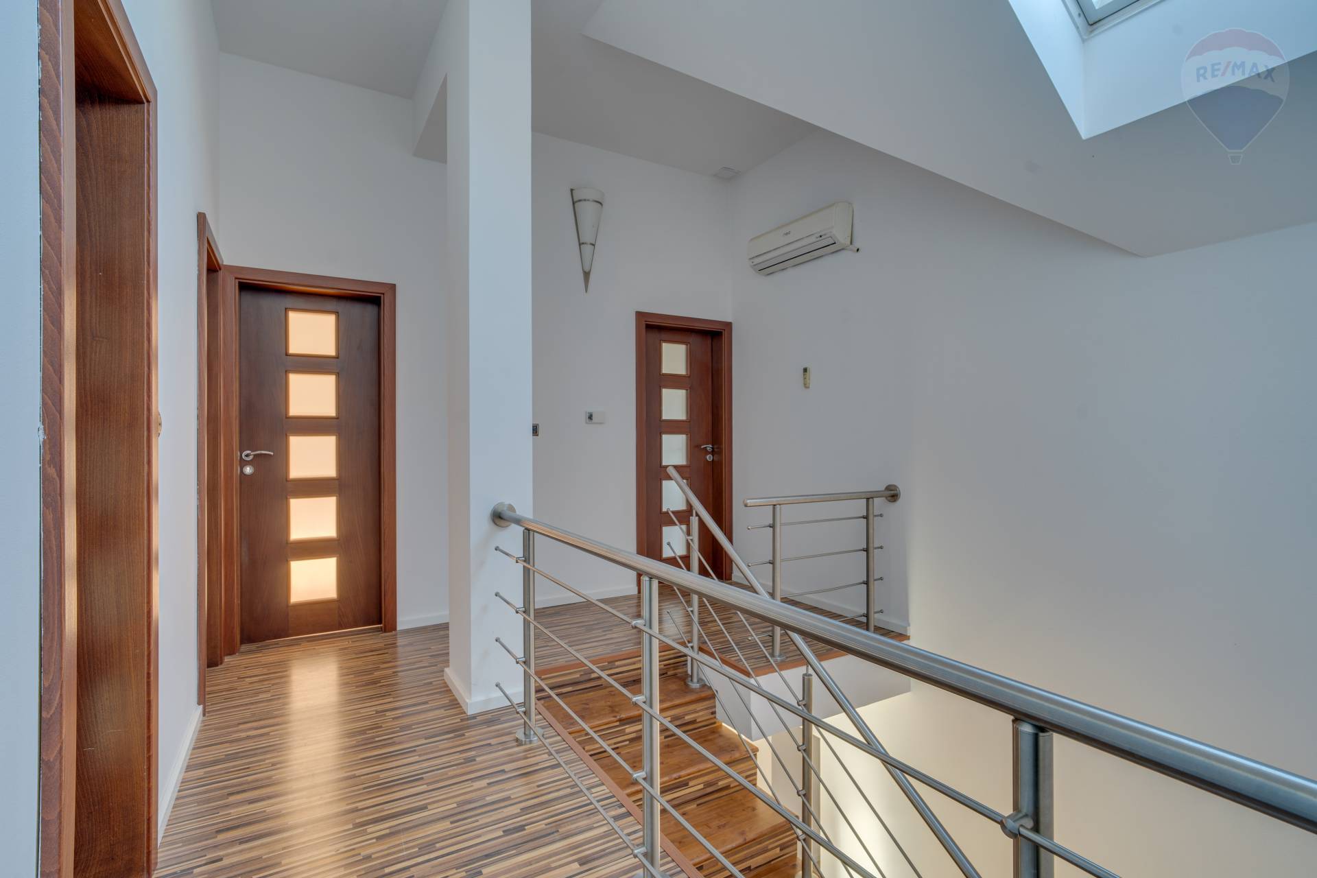 Predaj domu 195 m2, Malinovo  -  6-izbový rodinný dom s dvojgarážou v Malinove