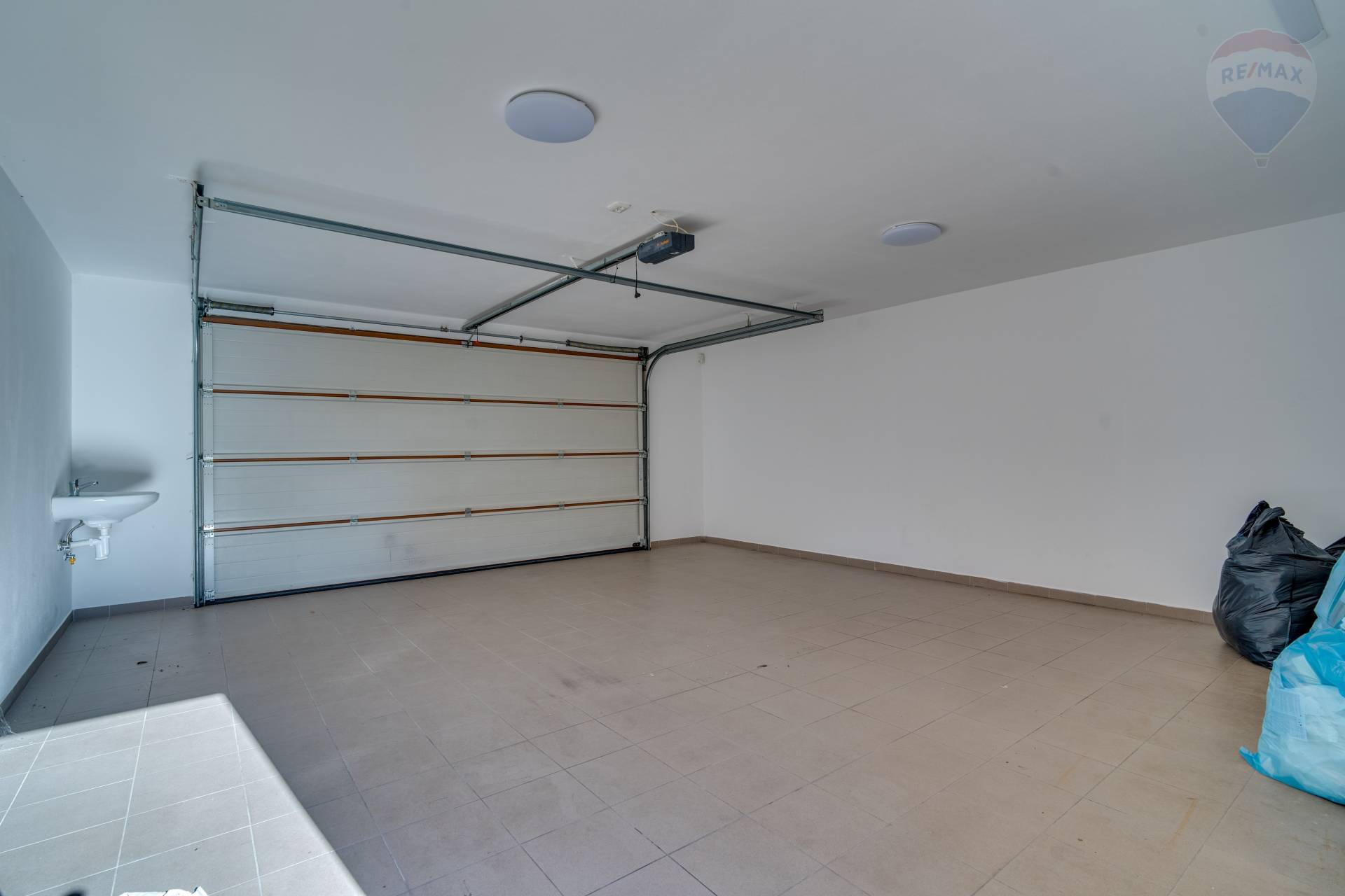 Predaj domu 195 m2, Malinovo  -  6-izbový rodinný dom s dvojgarážou v Malinove