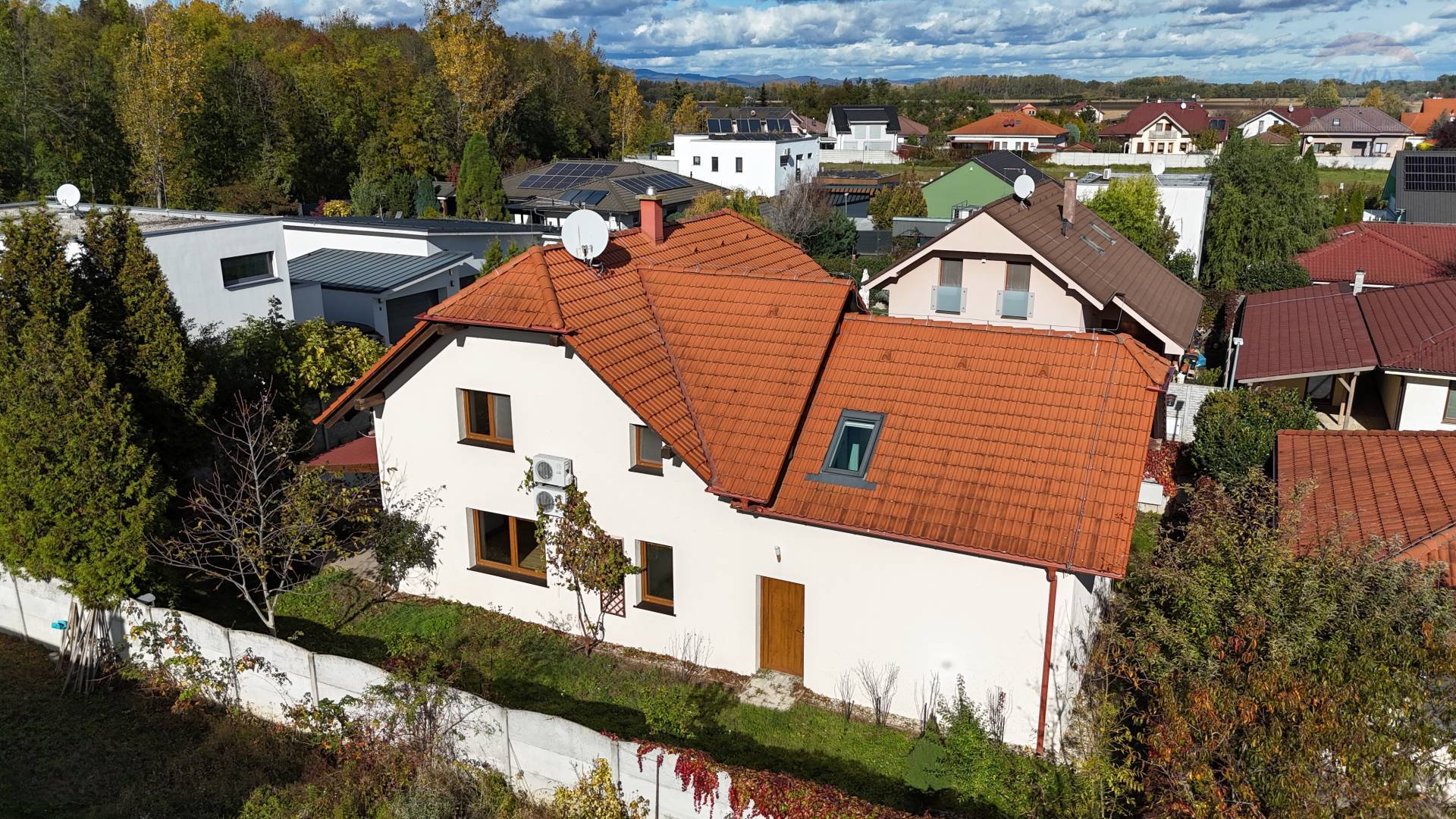 Predaj domu 195 m2, Malinovo  -  6-izbový rodinný dom s dvojgarážou v Malinove