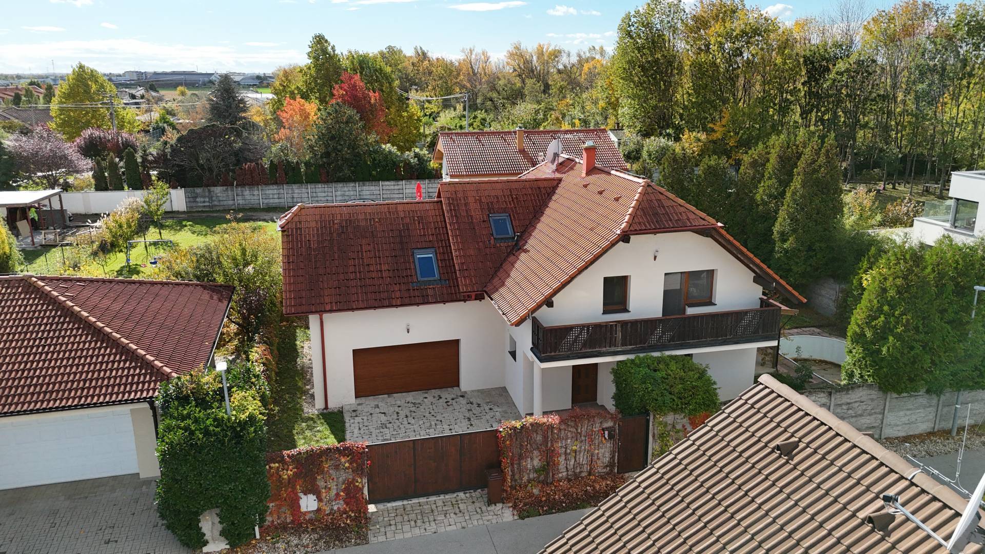 6-izbový rodinný dom s dvojgarážou v Malinove