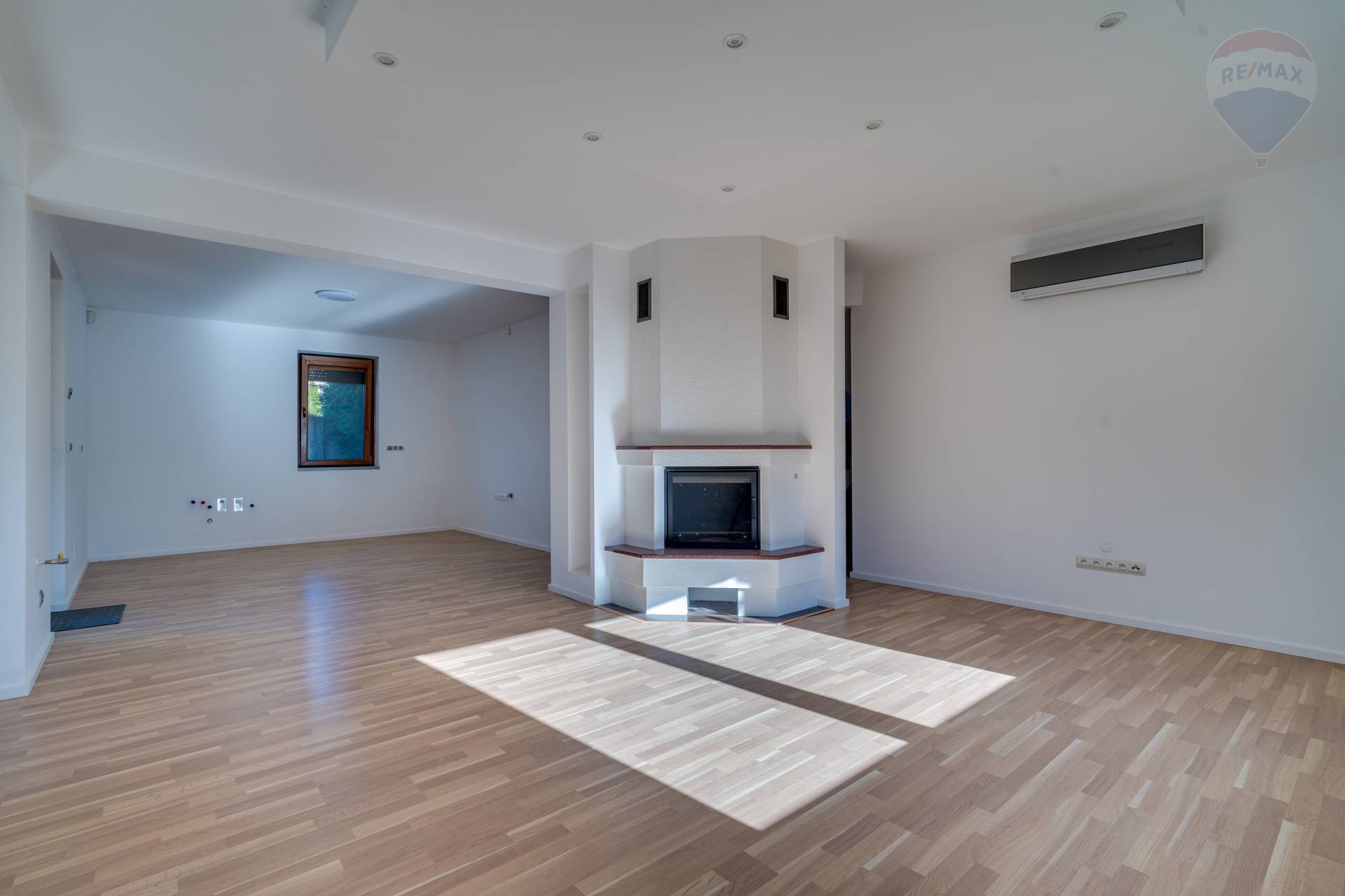 Predaj domu 195 m2, Malinovo  -  6-izbový rodinný dom s dvojgarážou v Malinove