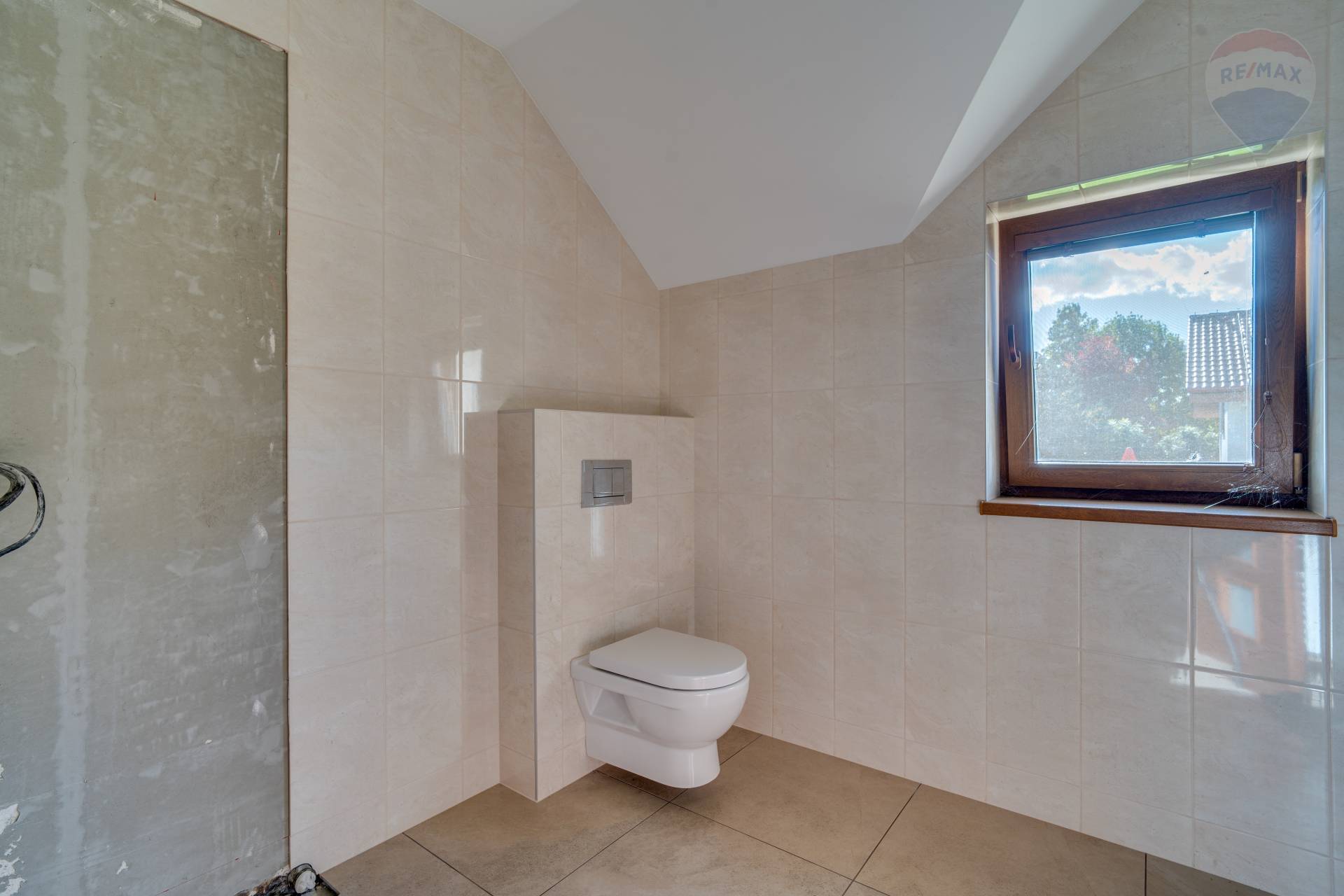 Predaj domu 195 m2, Malinovo  -  6-izbový rodinný dom s dvojgarážou v Malinove