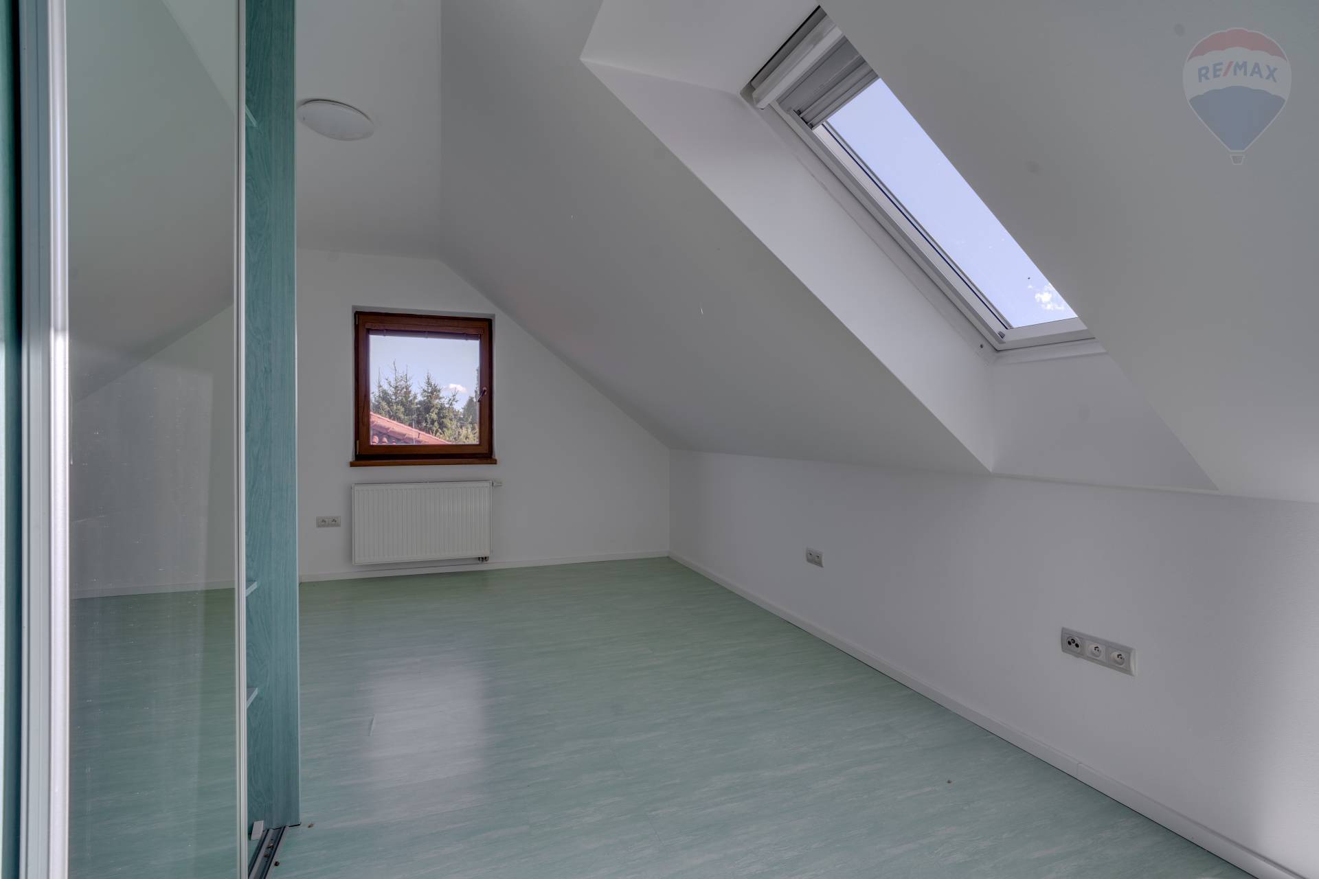 Predaj domu 195 m2, Malinovo  -  6-izbový rodinný dom s dvojgarážou v Malinove