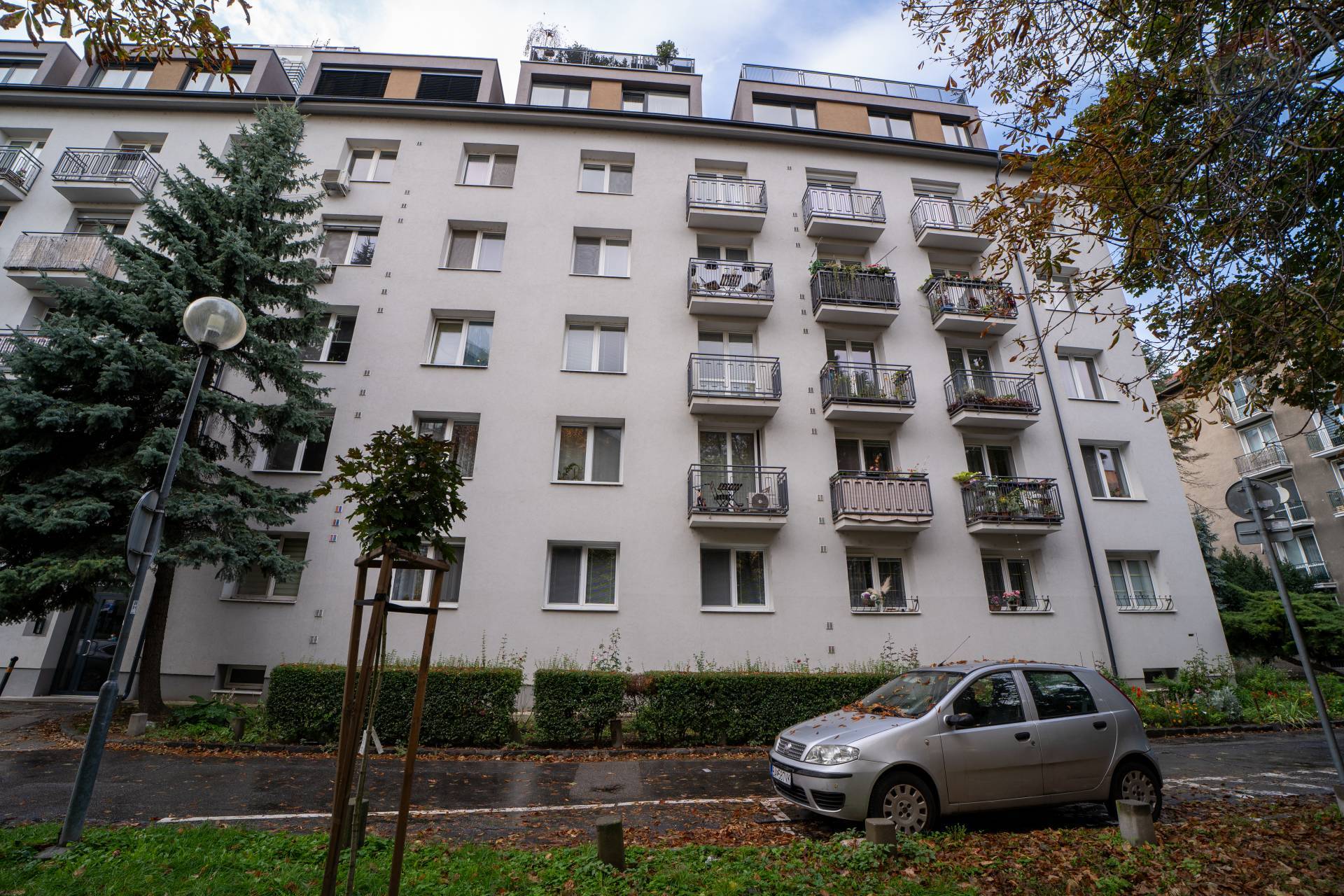 Na predaj veľkometrážny 2 izb. byt (70 m2) v lukratívnej lokalite "500 bytov", Budovateľská ulica