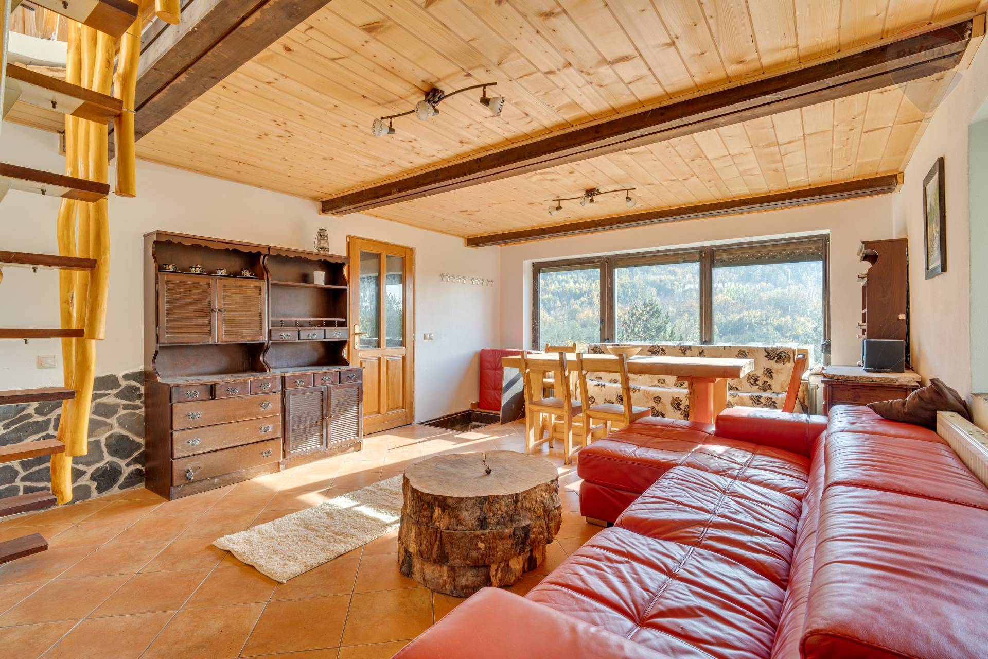 Na predaj útulná chata v srdci prírody  Malých Karpát, obec Kuchyňa