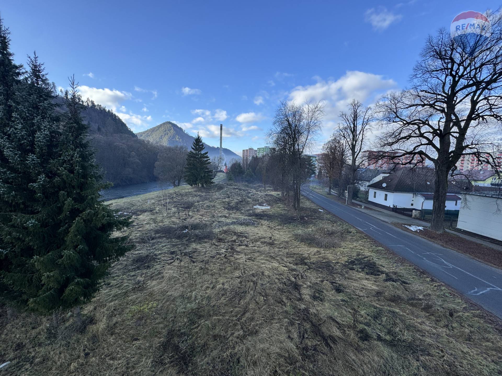 INVESTIČNÝ POZEMOK, 1584 m2, NA POLYFUNKČNÚ VÝSTAVBU – LIPTOVSKÝ HRÁDOK