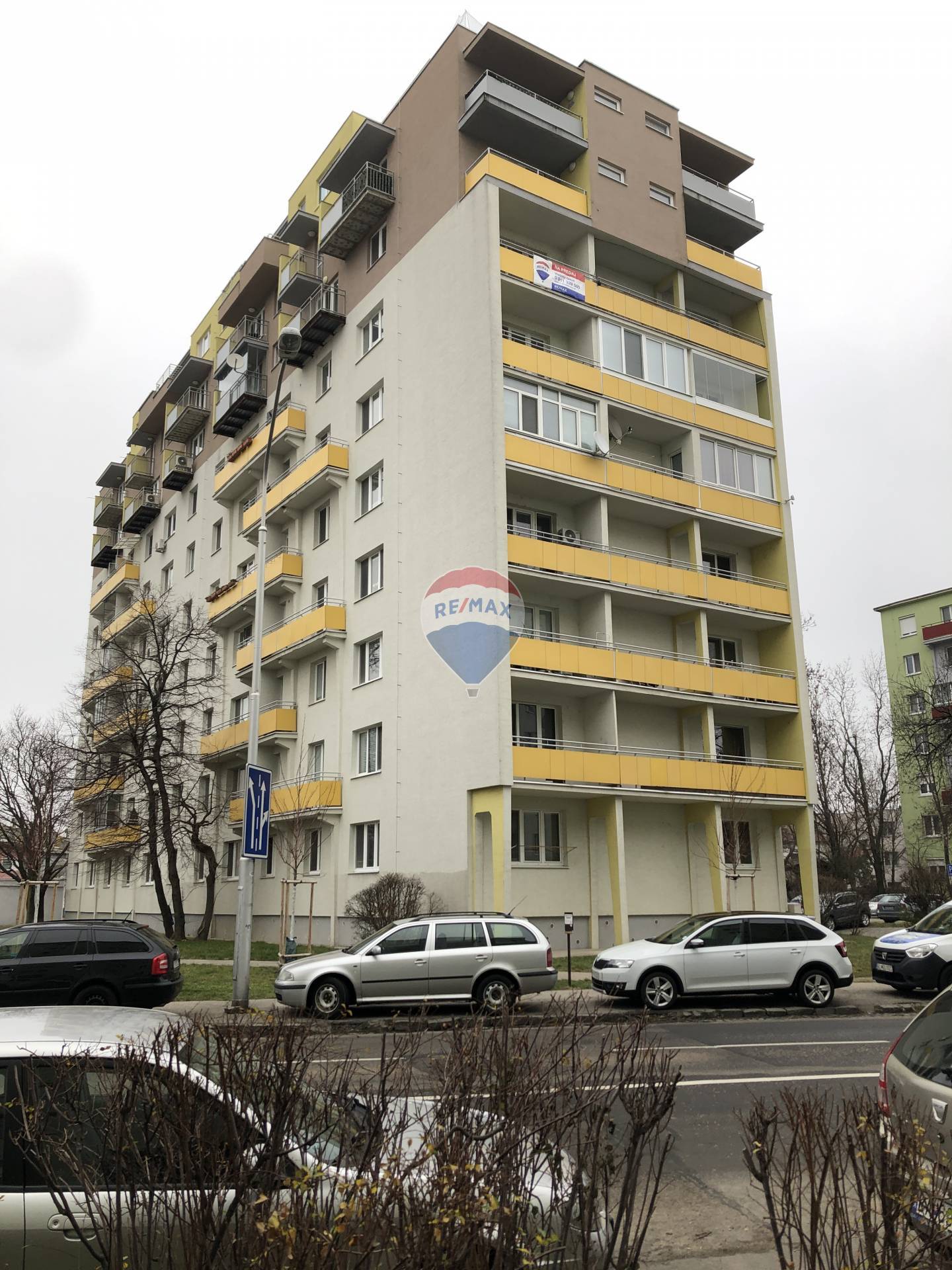 3 izbový byt v pôvodnom stave s loggiou a balkónom, Bratislava - Nové Mesto