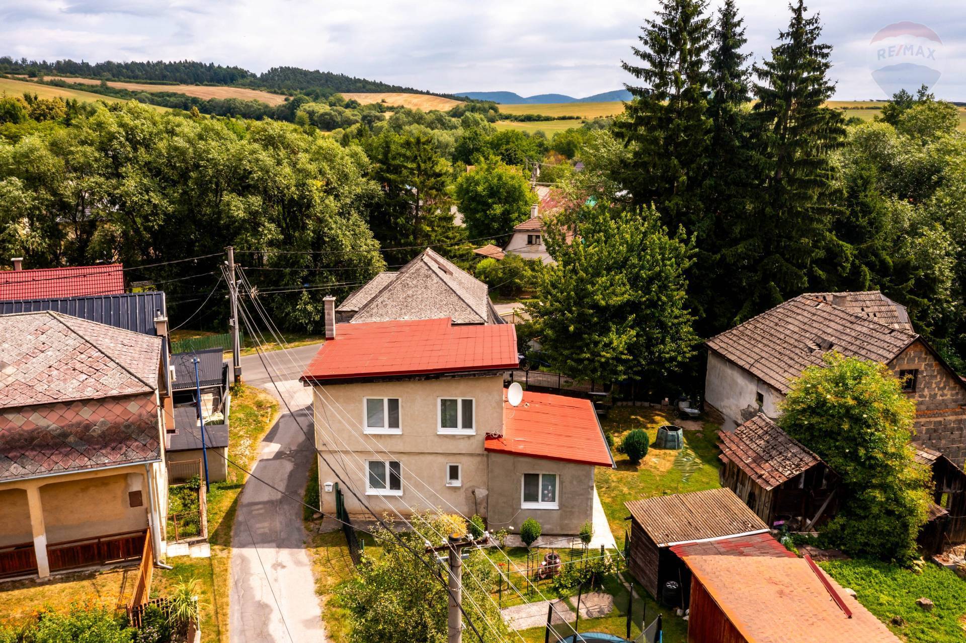 Na predaj 4-izbový rodinný dom v obci Tužina – bývanie v pokojnej lokalite blízko prírody