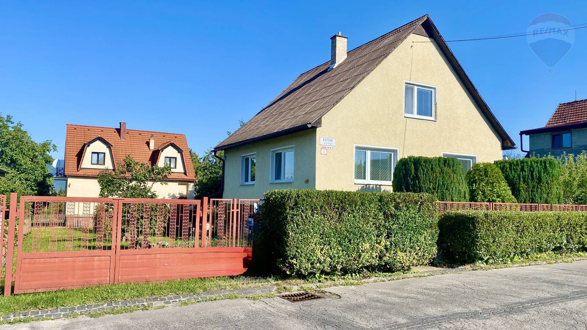 Predaj rodinného domu na pozemku 848 m2, v obľúbenej lokalite IBV – sídlisko Sever, Prievidza