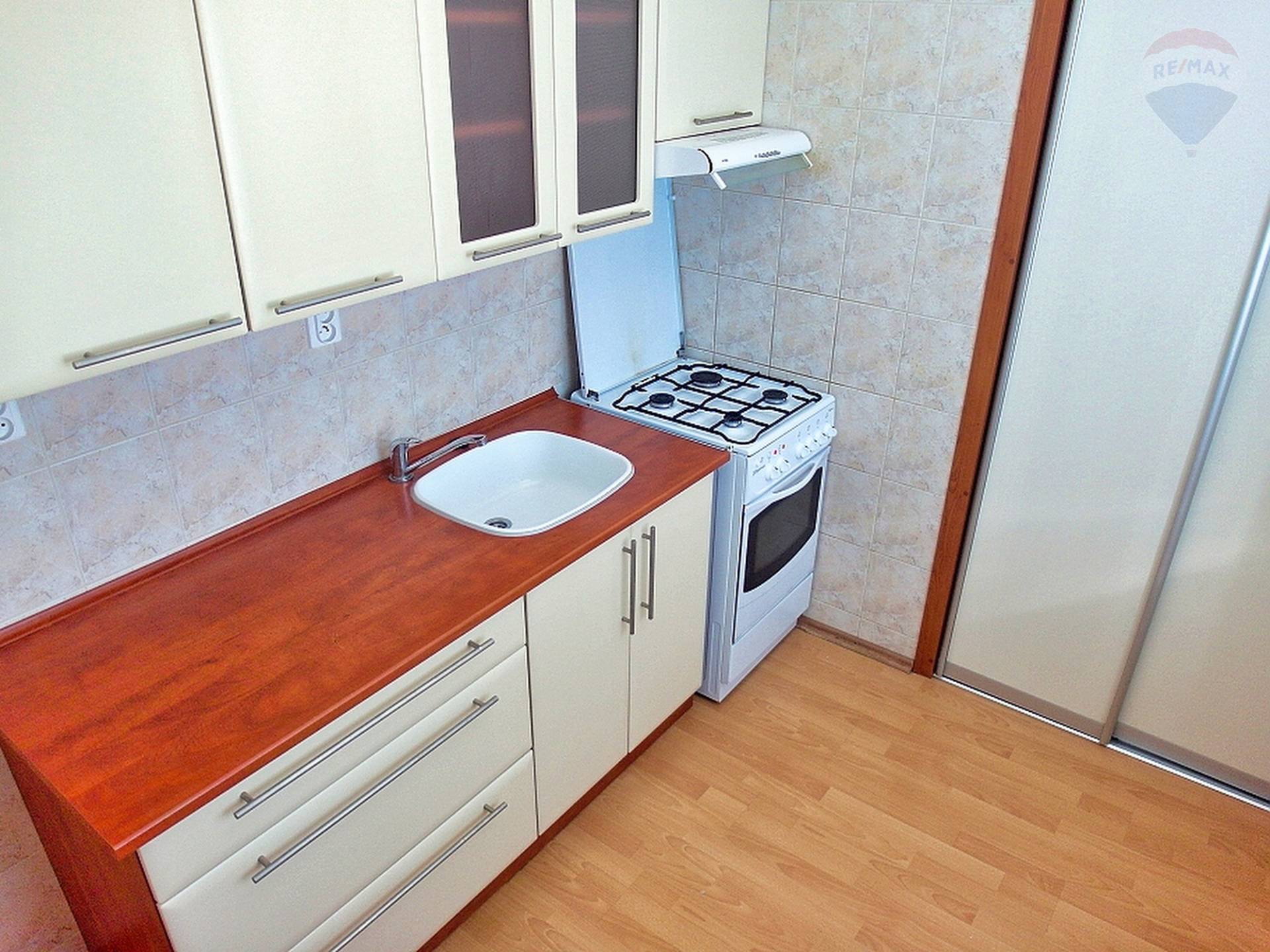 PREDAJ 2- Izb.byt centrum mesta Prievidza
