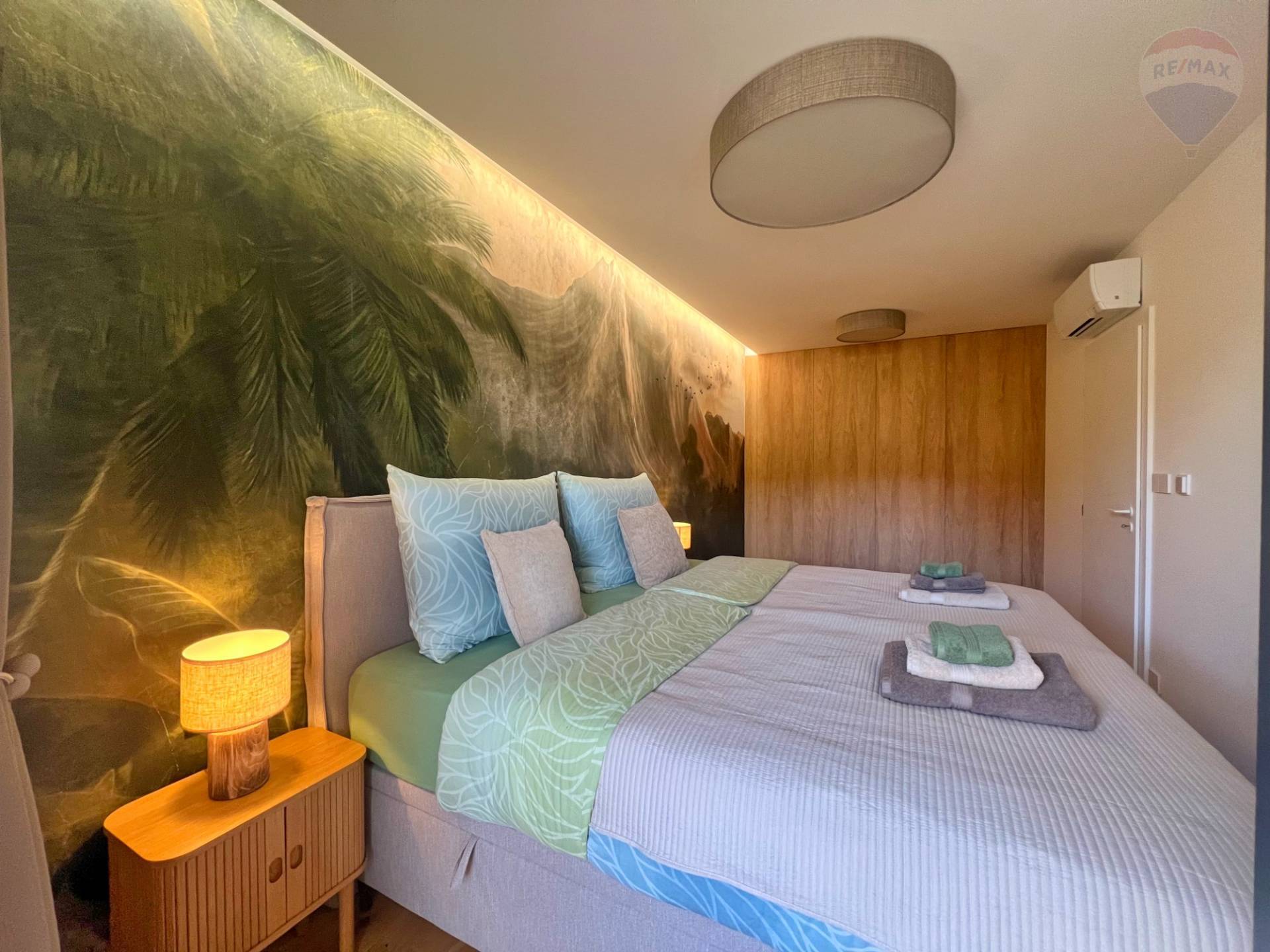 Prenájom bytu (2 izbový) 45 m2, Bojnice  -  Prenájom exkluzívneho 2 izbového bytu s veľkou terasou, záhradkou a parkovacím miestom v Bojniciach