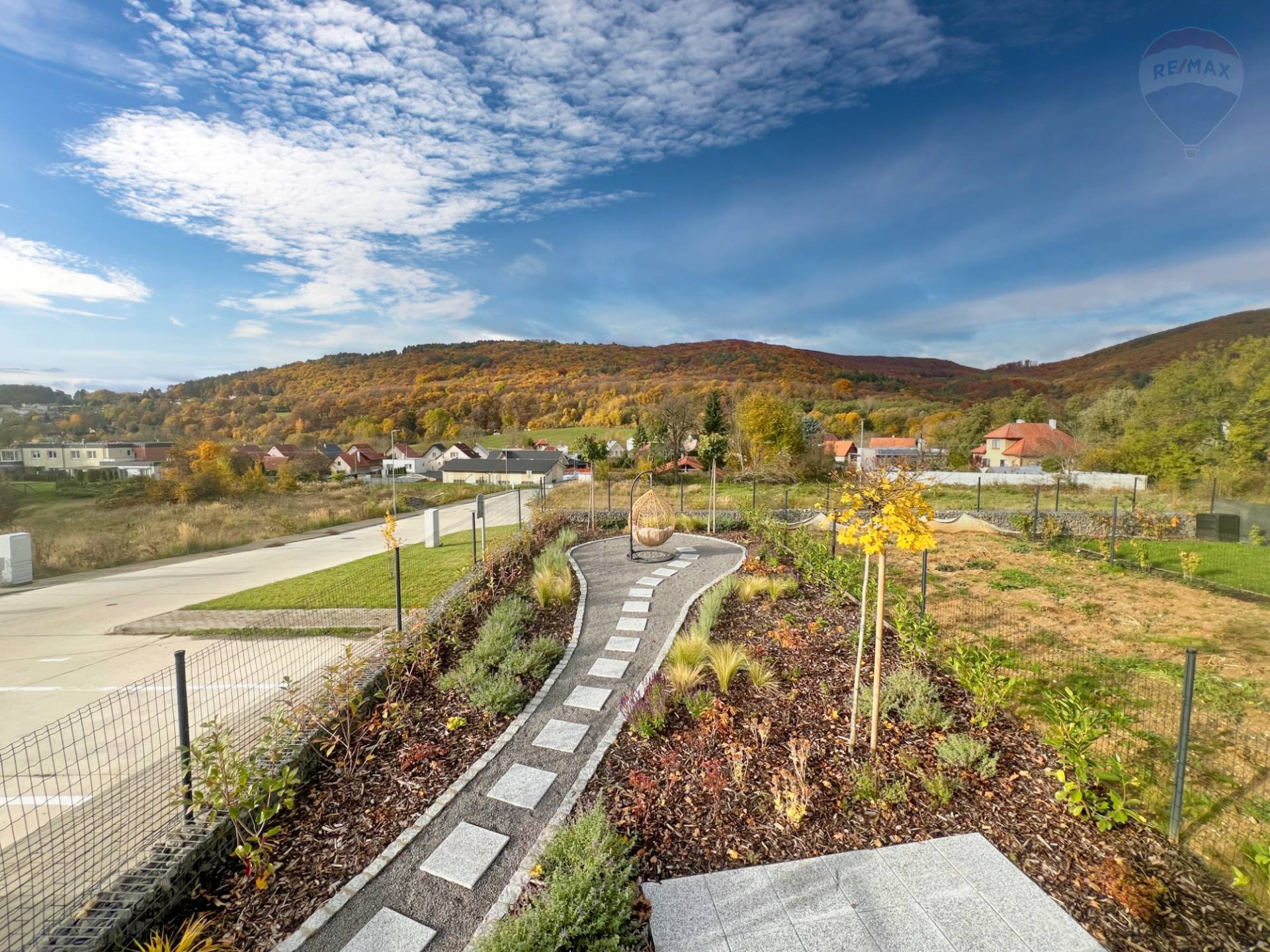 Prenájom bytu (2 izbový) 45 m2, Bojnice  -  Prenájom exkluzívneho 2 izbového bytu s veľkou terasou, záhradkou a parkovacím miestom v Bojniciach