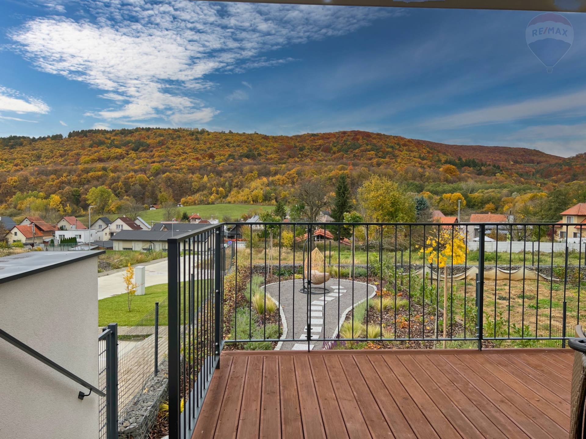 Prenájom bytu (2 izbový) 45 m2, Bojnice  -  Prenájom exkluzívneho 2 izbového bytu s veľkou terasou, záhradkou a parkovacím miestom v Bojniciach