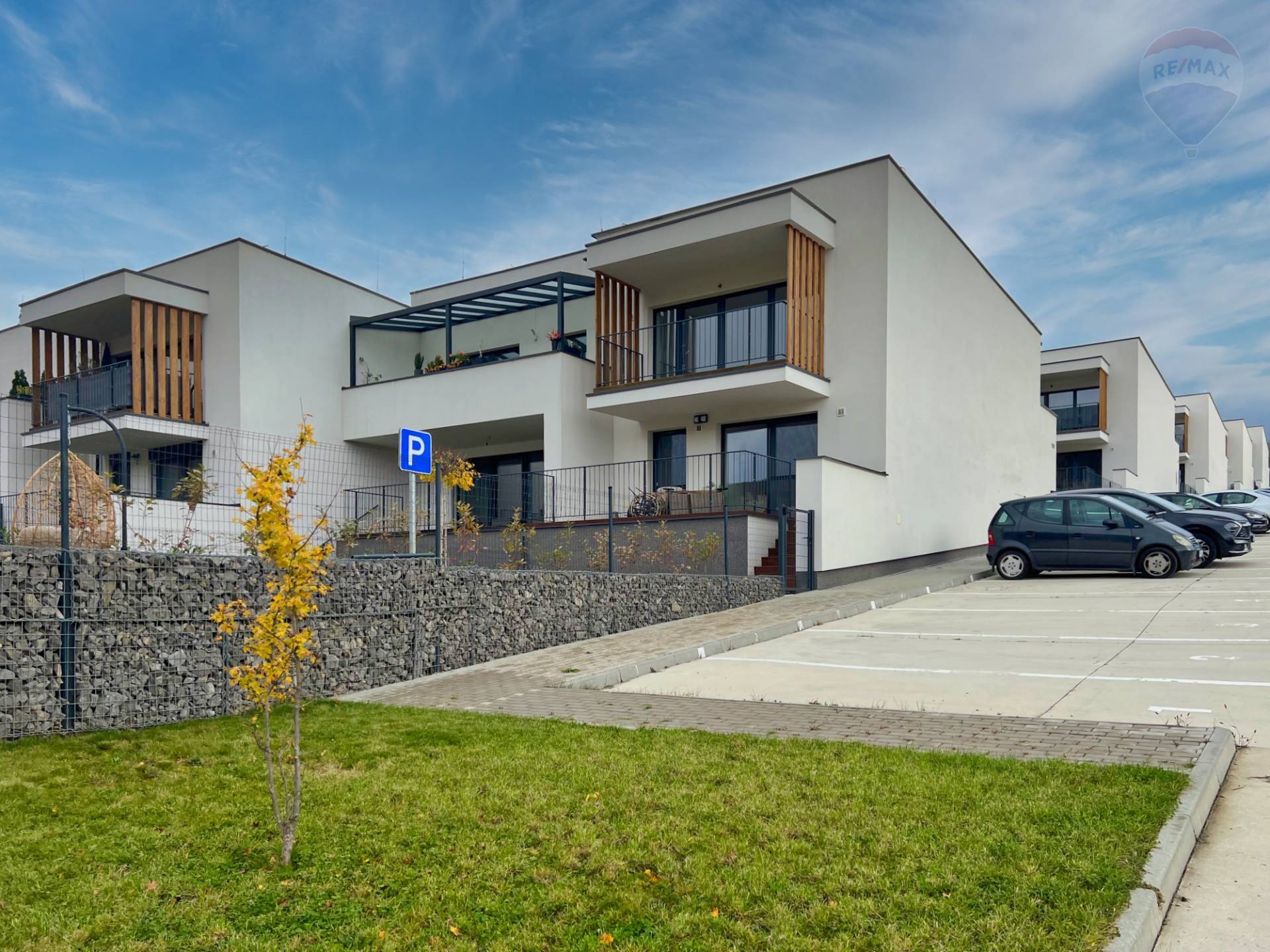 Prenájom bytu (2 izbový) 45 m2, Bojnice  -  Prenájom exkluzívneho 2 izbového bytu s veľkou terasou, záhradkou a parkovacím miestom v Bojniciach