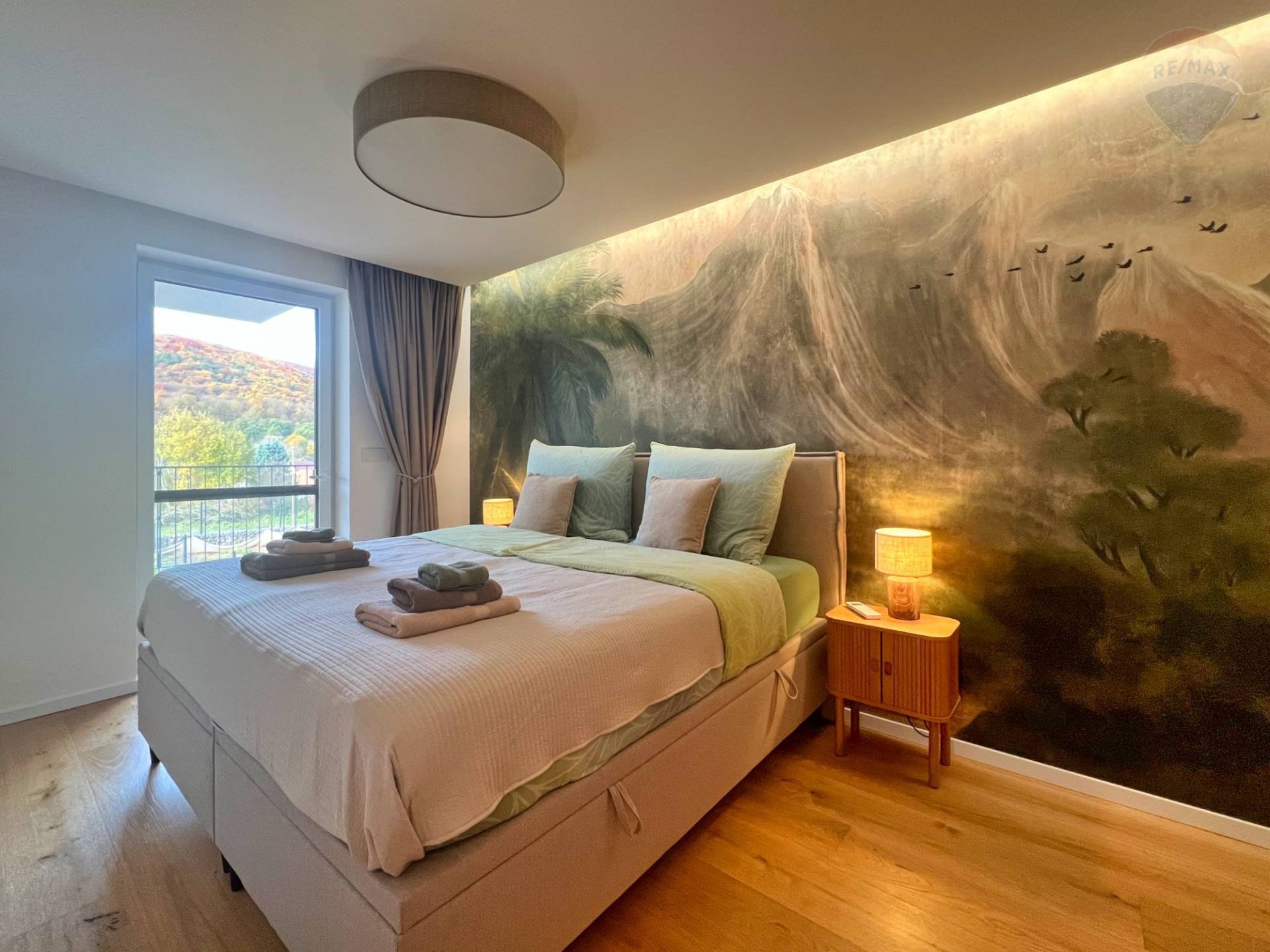 Prenájom bytu (2 izbový) 45 m2, Bojnice  -  Prenájom exkluzívneho 2 izbového bytu s veľkou terasou, záhradkou a parkovacím miestom v Bojniciach