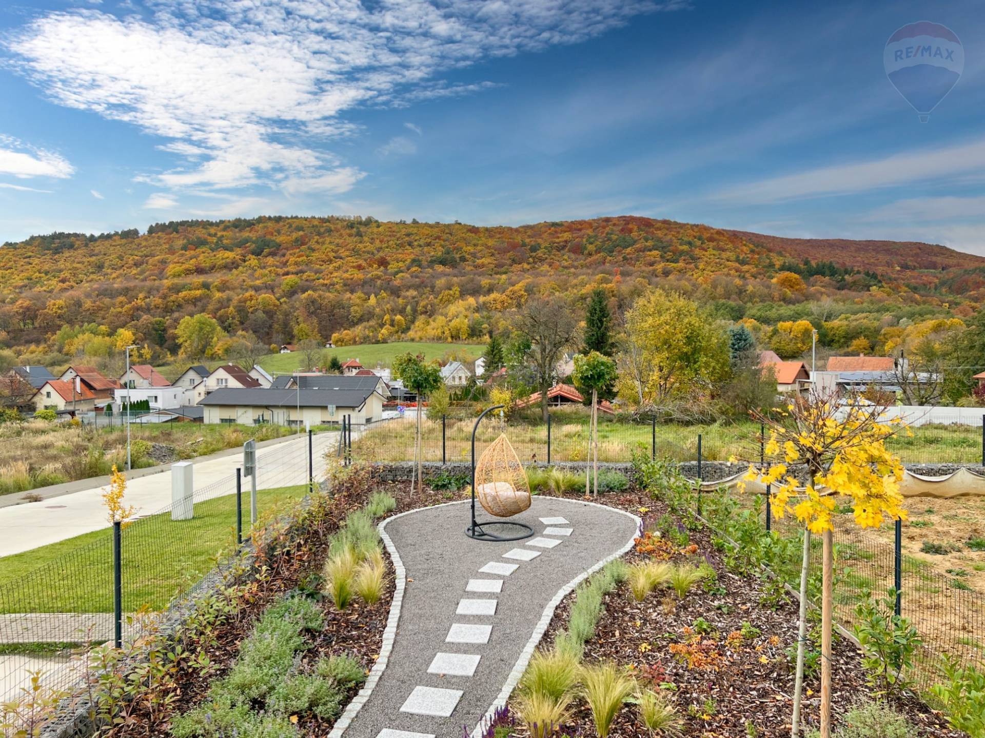 Prenájom bytu (2 izbový) 45 m2, Bojnice  -  Prenájom exkluzívneho 2 izbového bytu s veľkou terasou, záhradkou a parkovacím miestom v Bojniciach