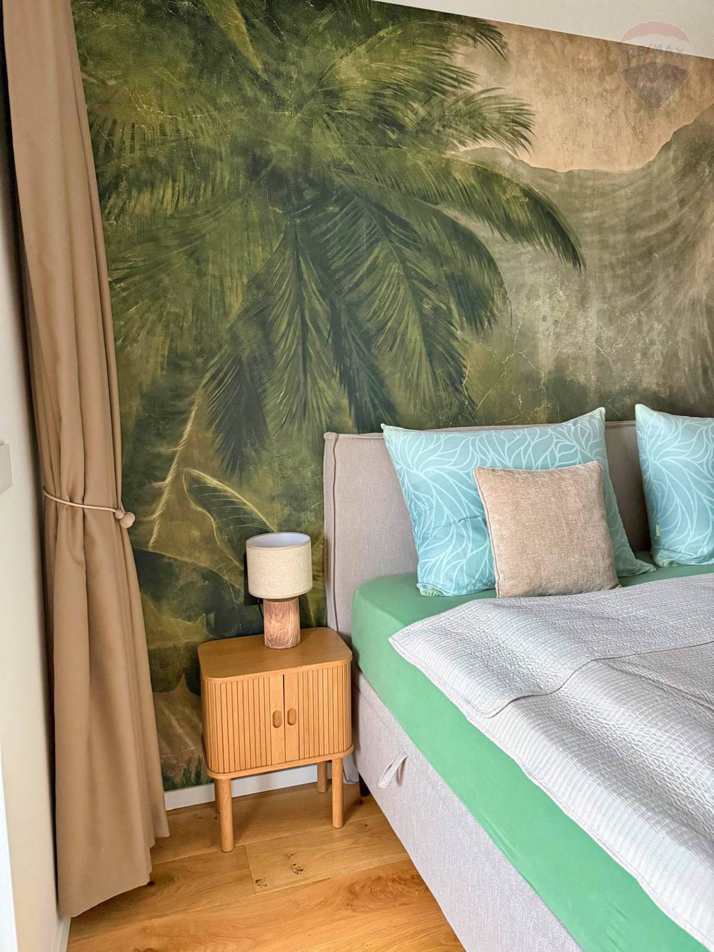 Prenájom bytu (2 izbový) 45 m2, Bojnice  -  Prenájom exkluzívneho 2 izbového bytu s veľkou terasou, záhradkou a parkovacím miestom v Bojniciach