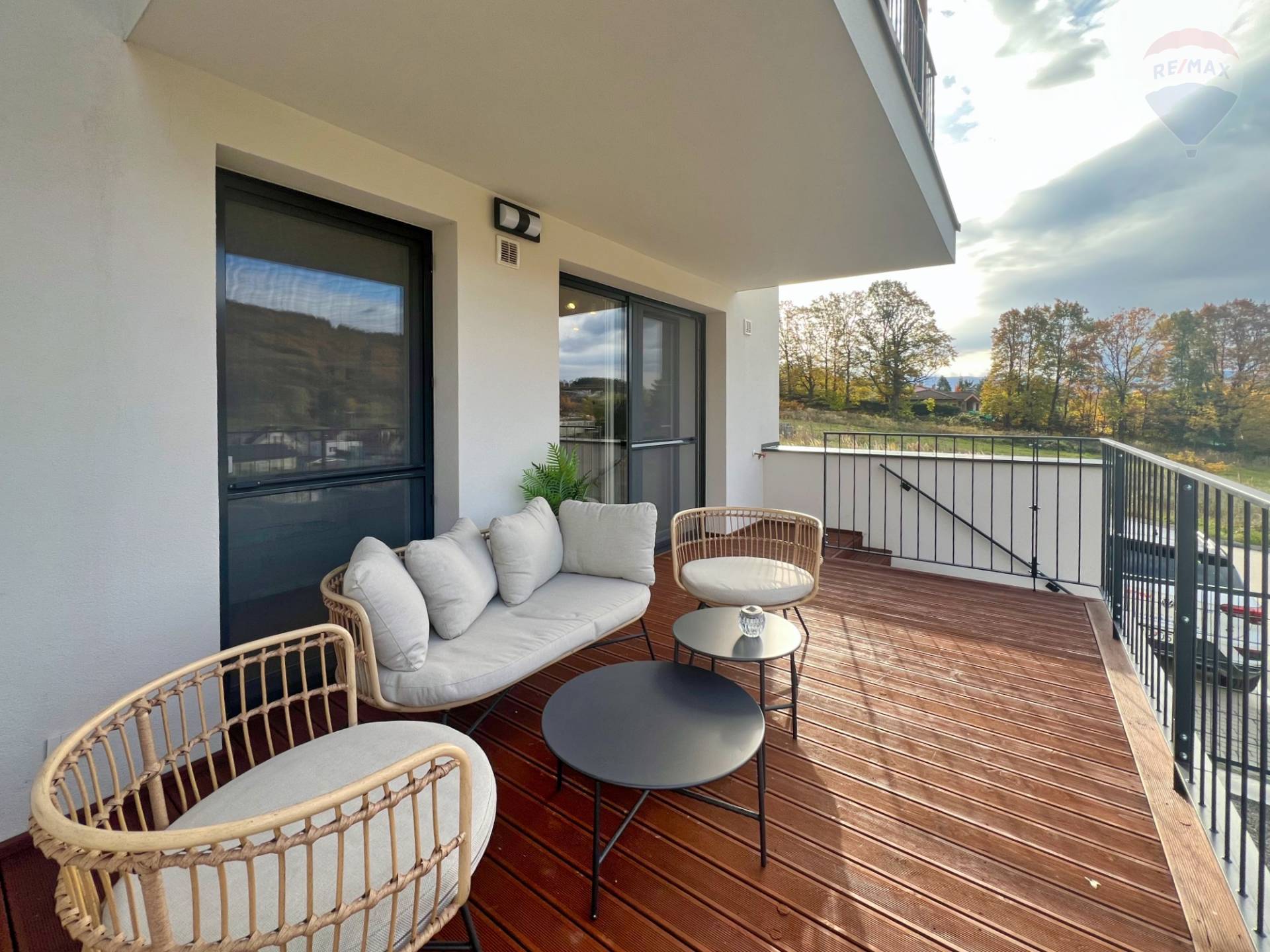 Prenájom bytu (2 izbový) 45 m2, Bojnice  -  Prenájom exkluzívneho 2 izbového bytu s veľkou terasou, záhradkou a parkovacím miestom v Bojniciach