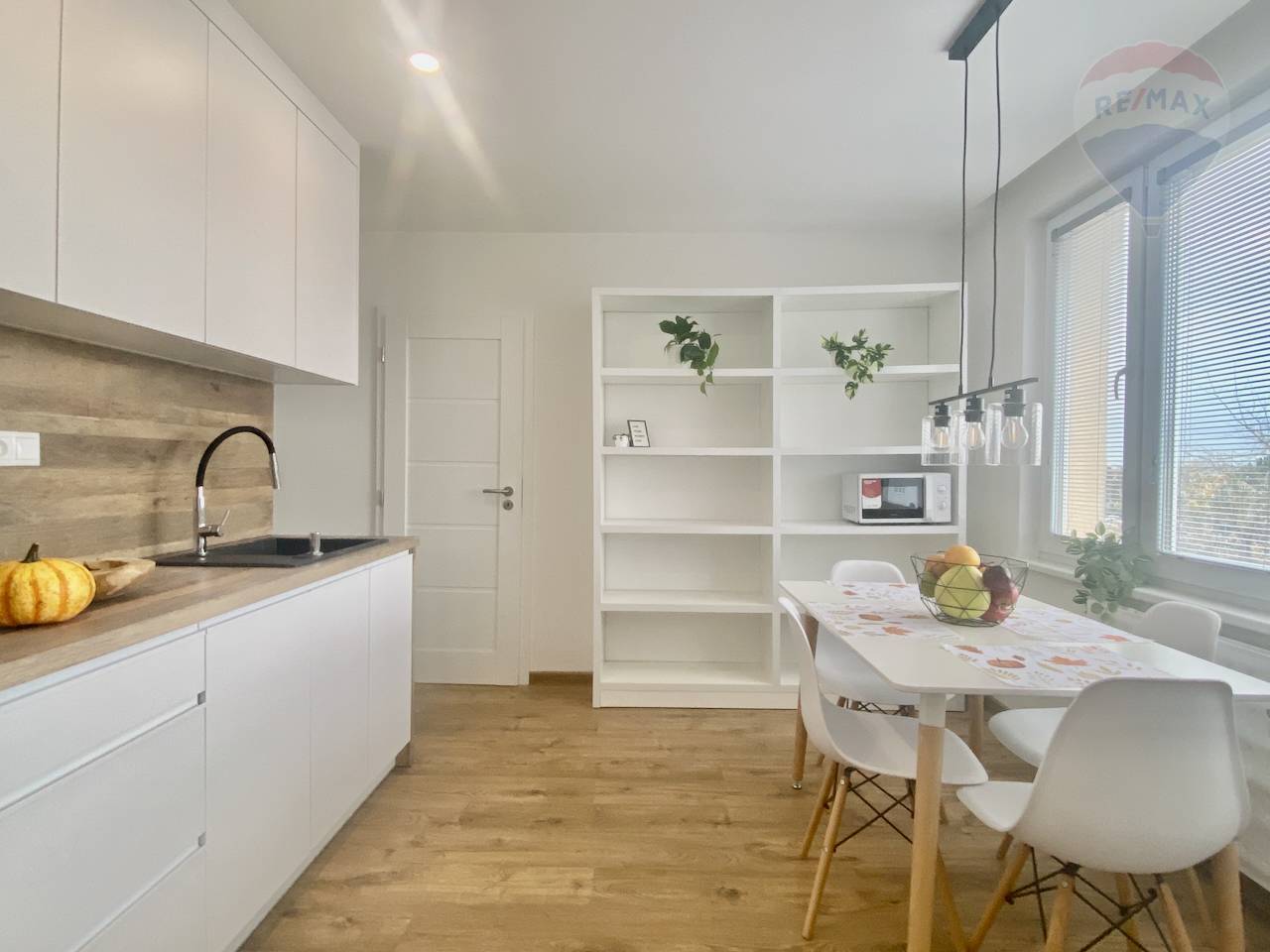 Prenájom bytu (1 izbový) 39 m2, Prievidza  -  prenájom 1i byt Prievidza ul. Jesenskeho blizko centra