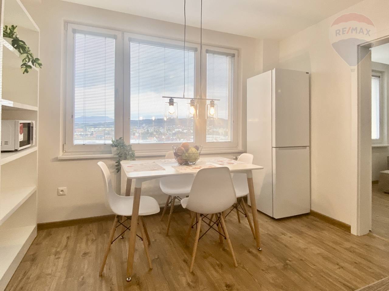 Prenájom bytu (1 izbový) 39 m2, Prievidza  -  prenájom 1i byt Prievidza ul. Jesenskeho blizko centra