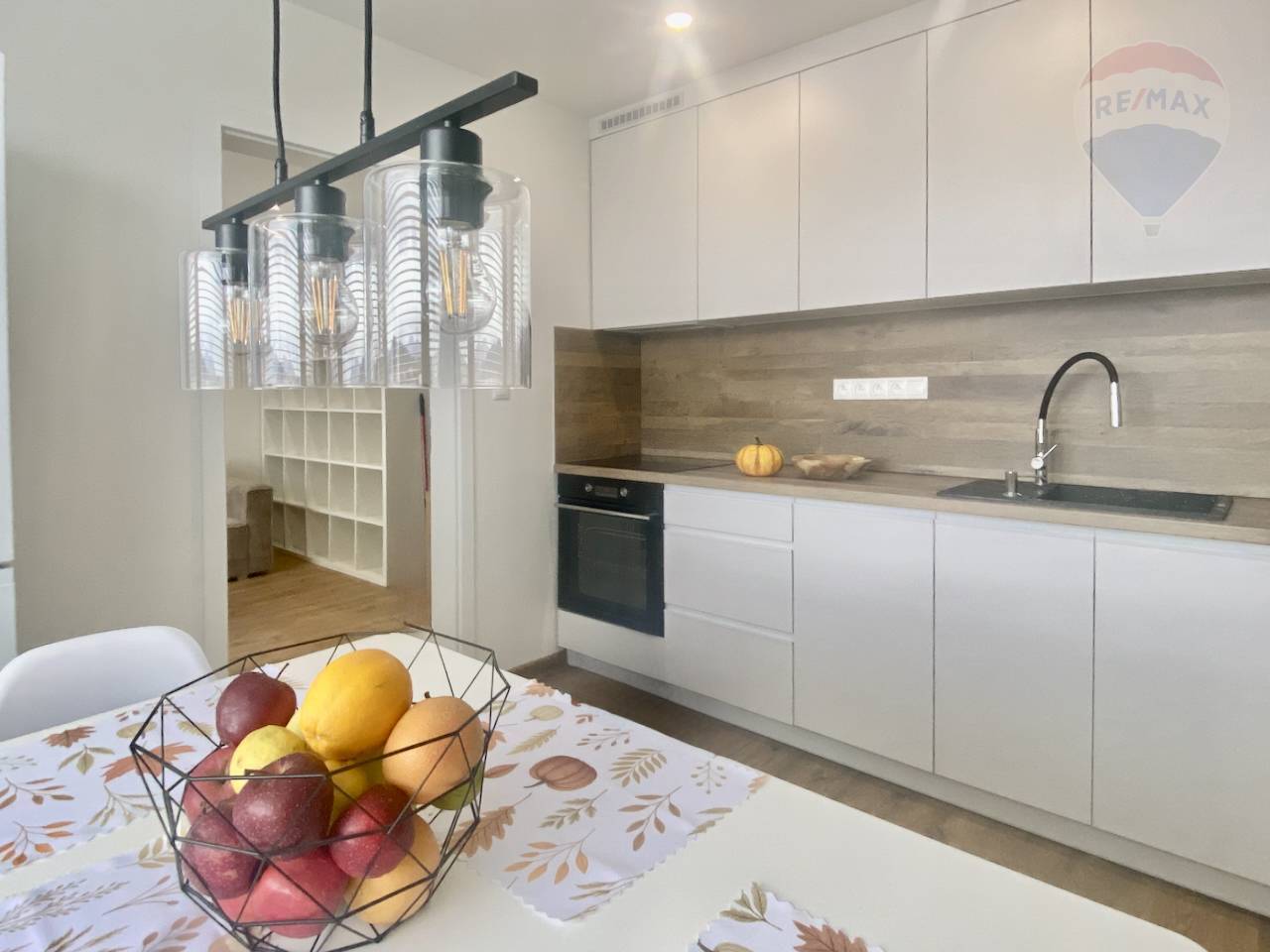 Prenájom bytu (1 izbový) 39 m2, Prievidza  -  prenájom 1i byt Prievidza ul. Jesenskeho blizko centra