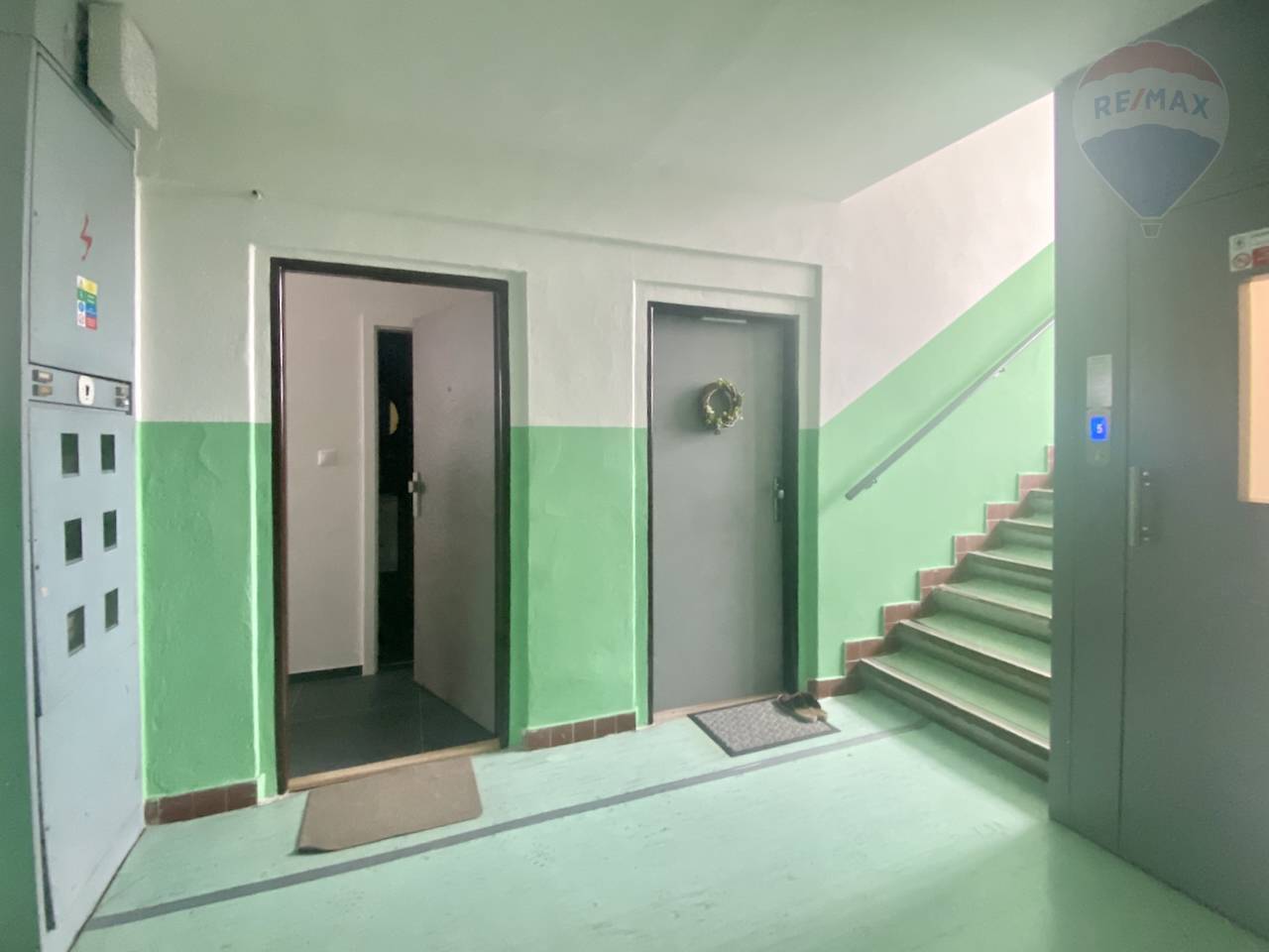 Prenájom bytu (1 izbový) 39 m2, Prievidza  -  prenájom 1i byt Prievidza ul. Jesenskeho blizko centra