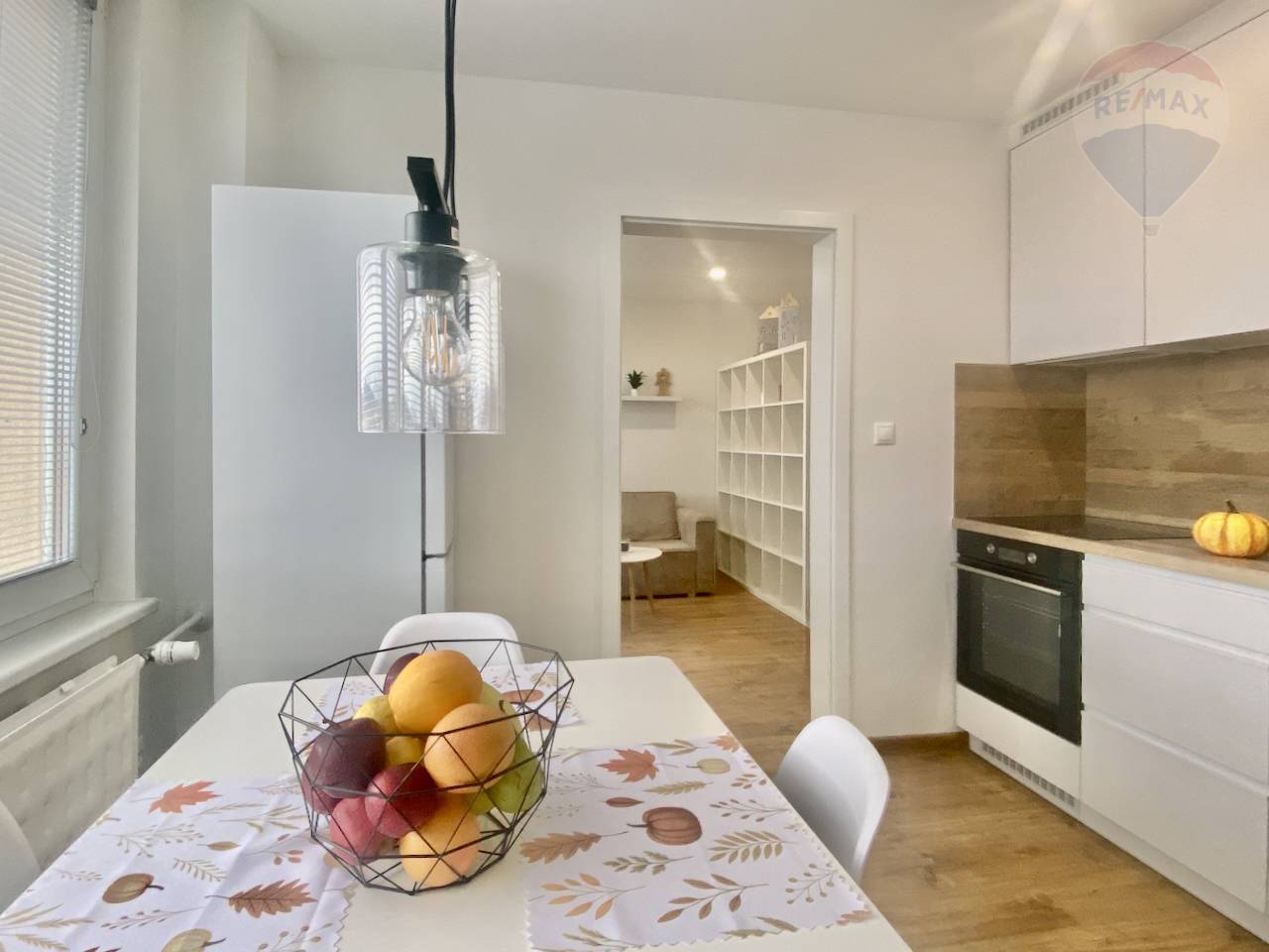 Prenájom bytu (1 izbový) 39 m2, Prievidza  -  prenájom 1i byt Prievidza ul. Jesenskeho blizko centra