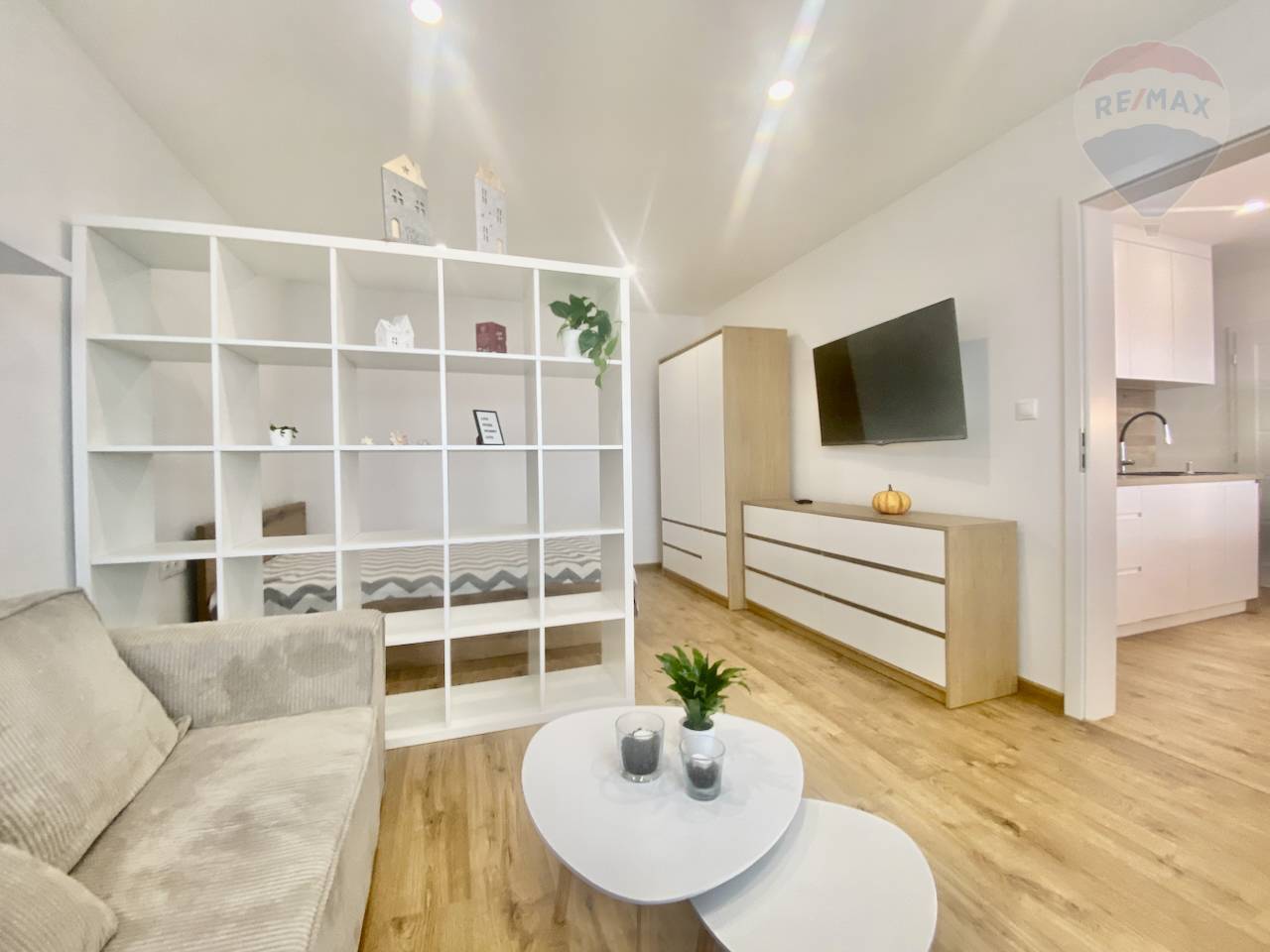 Prenájom bytu (1 izbový) 39 m2, Prievidza  -  prenájom 1i byt Prievidza ul. Jesenskeho blizko centra