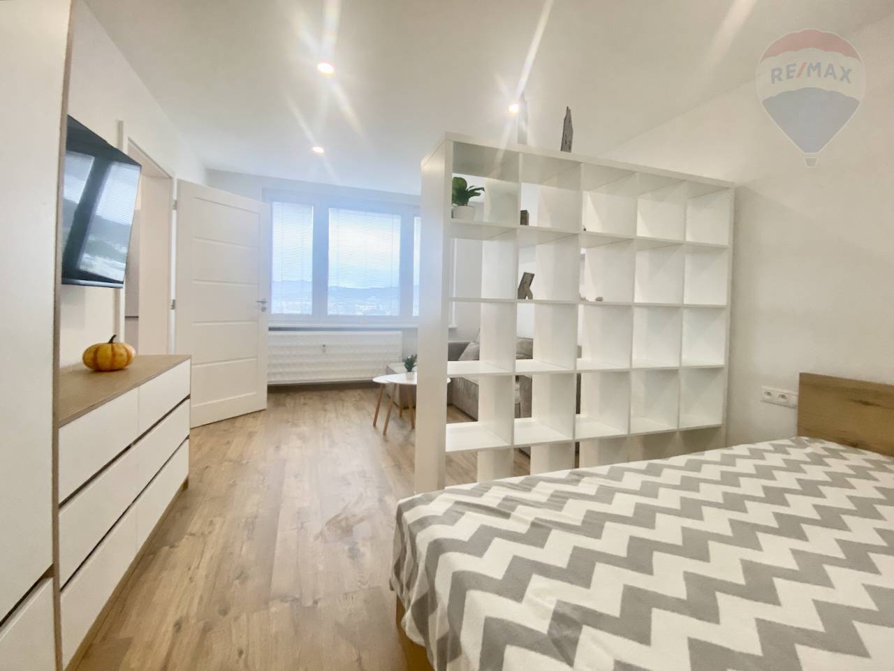 Prenájom bytu (1 izbový) 39 m2, Prievidza  -  prenájom 1i byt Prievidza ul. Jesenskeho blizko centra